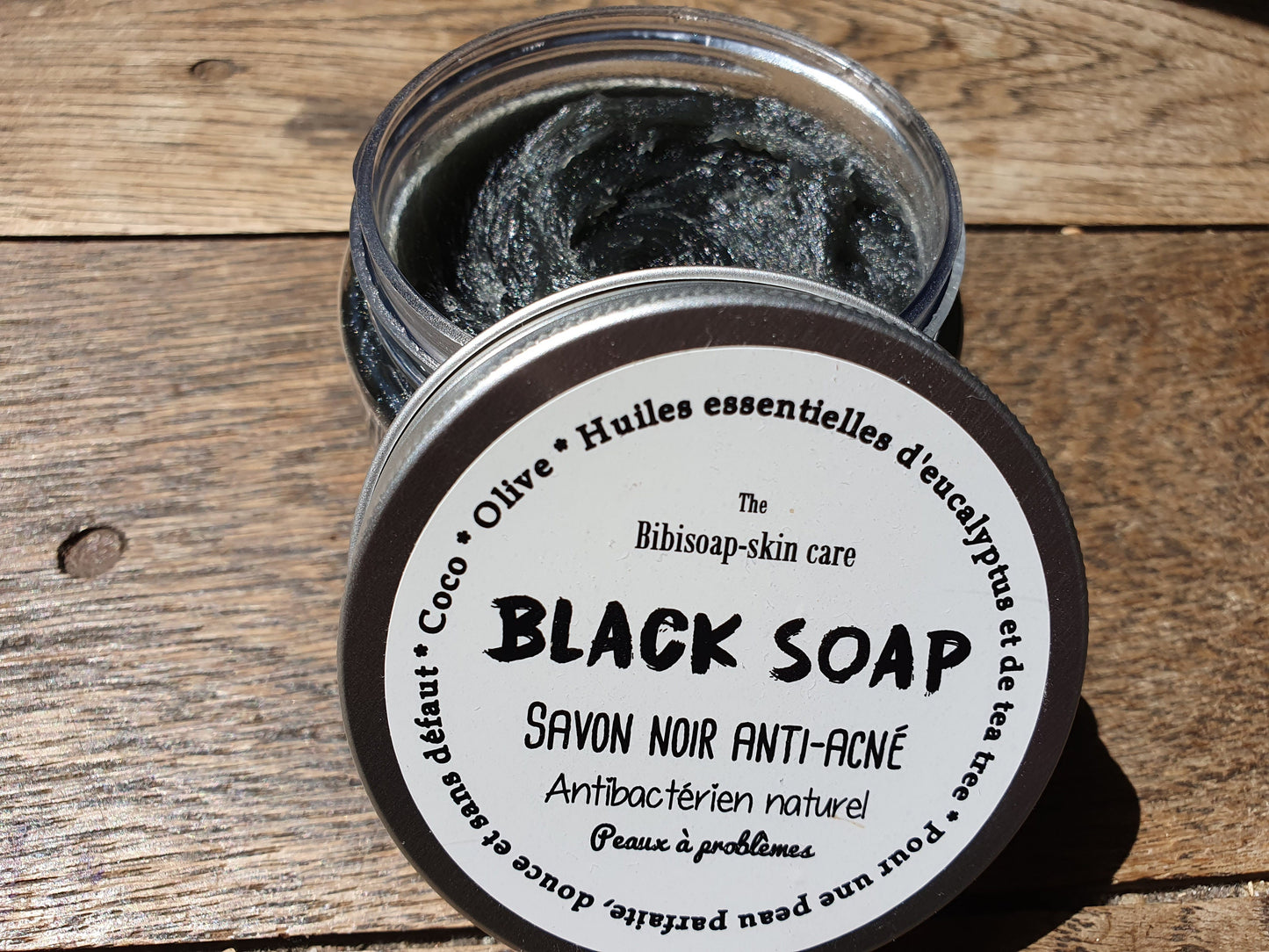 Le "Black soap", savon noir anti acné, savon-pâte mou beldi à l'huile d'olive et huiles essentielles purifiantes d'eucalyptus et d'arbre à thé
