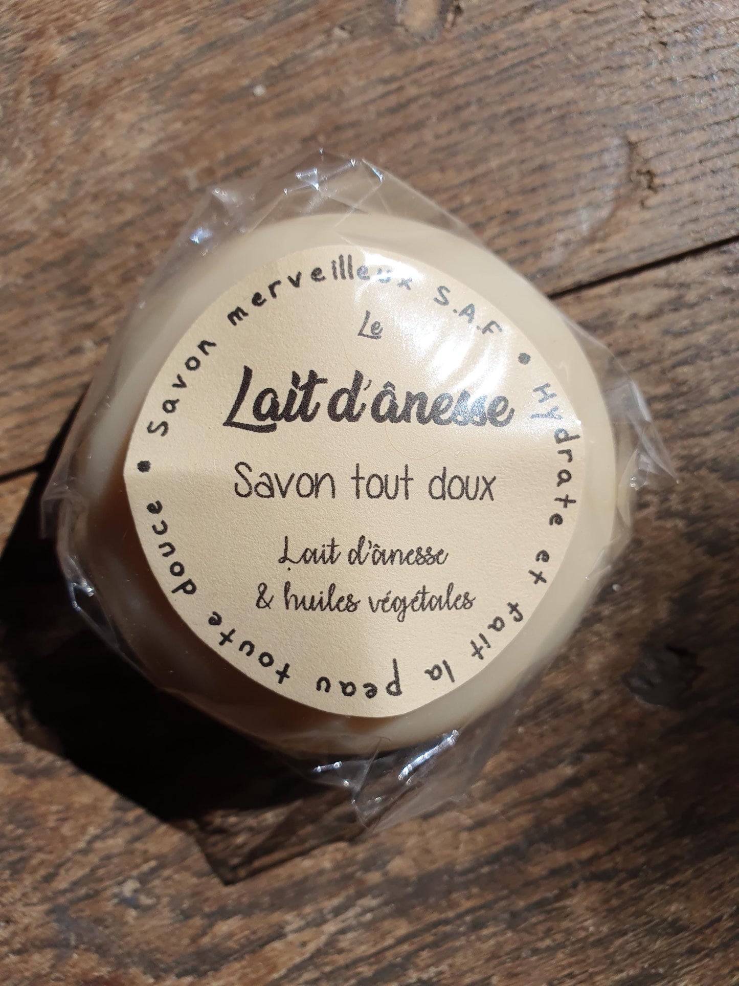 Le "Lait d'ânesse", savon artisanal surgras saponifié à froid extra doux au lait d'ânesse et huiles végétales pour les peaux sèches et déshydratées