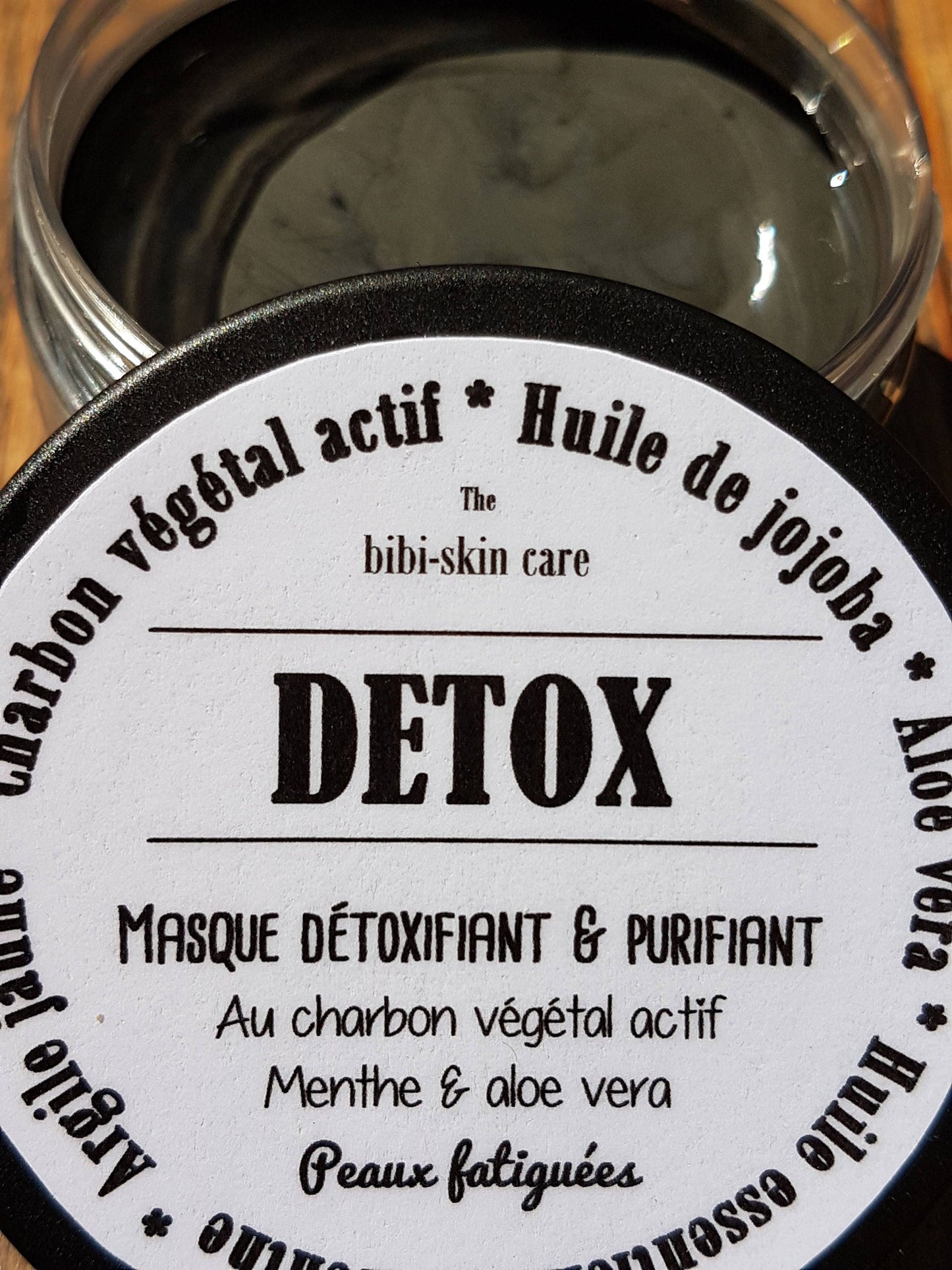 Le "Detox", masque visage détoxifiant et purifiant, au charbon végétal actif, argile jaune, huile de jojoba, glycérine, aloe vera et menthe