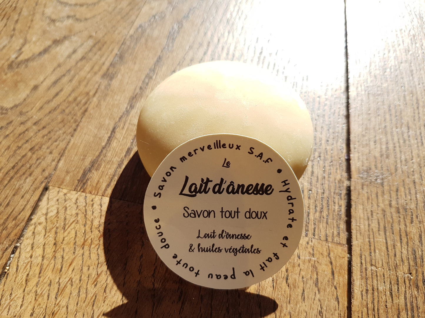 Le "Lait d'ânesse", savon artisanal surgras saponifié à froid extra doux au lait d'ânesse et huiles végétales pour les peaux sèches et déshydratées