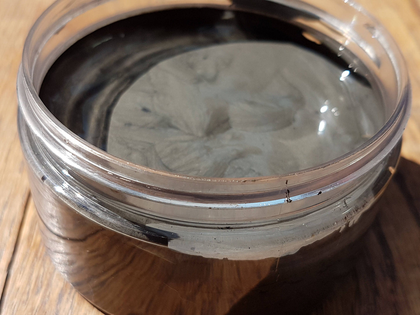 Le "Detox", masque visage détoxifiant et purifiant, au charbon végétal actif, argile jaune, huile de jojoba, glycérine, aloe vera et menthe