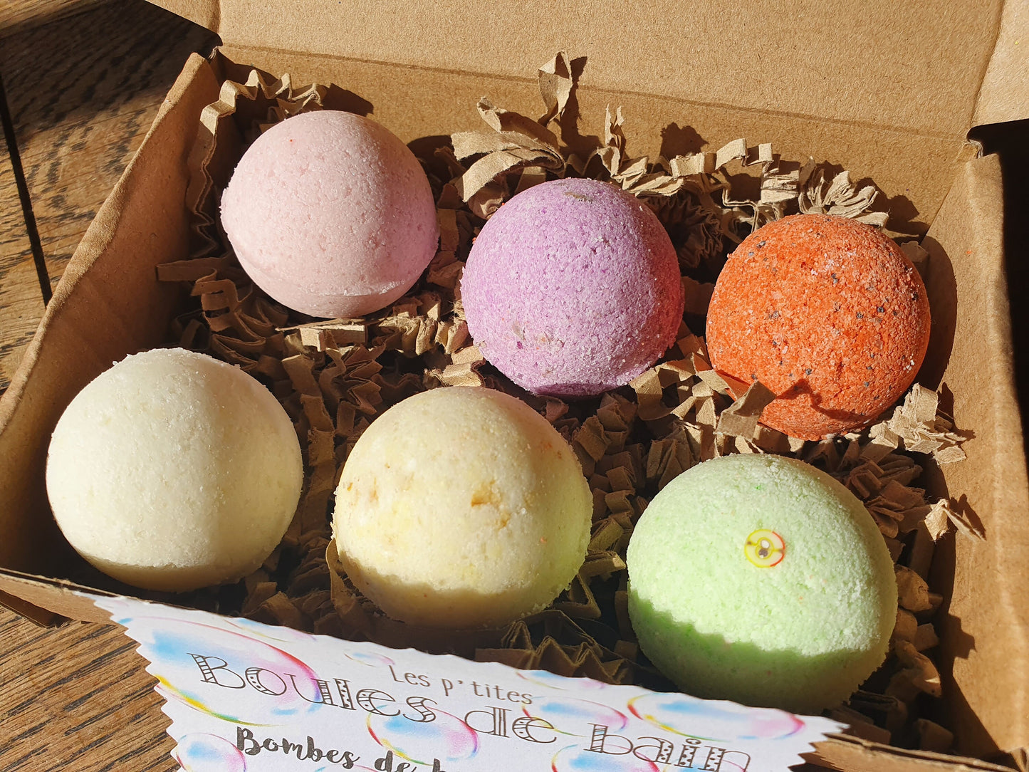 Les petites "Boules de bain", coffret de 6 petites bombes de bain artisanales, parfumées, hydratantes et effervescentes au beurre de karité et sel d'Epsom