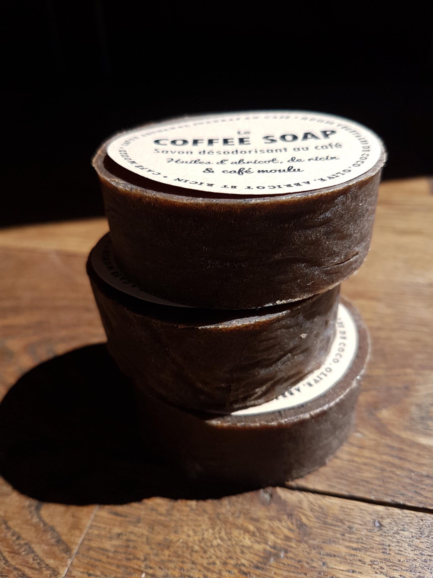 Le "Coffee soap", savon artisanal surgras saponifié à froid exfolient au café, huile de ricin et d'abricot anti odeur