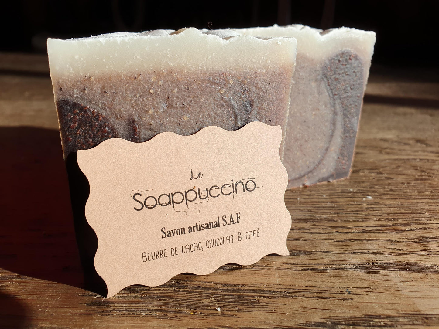 Le "Soappuccino", savon artisanal surgras saponifié à froid marbré au chocolat, café, huiles végétales et beurre de cacao