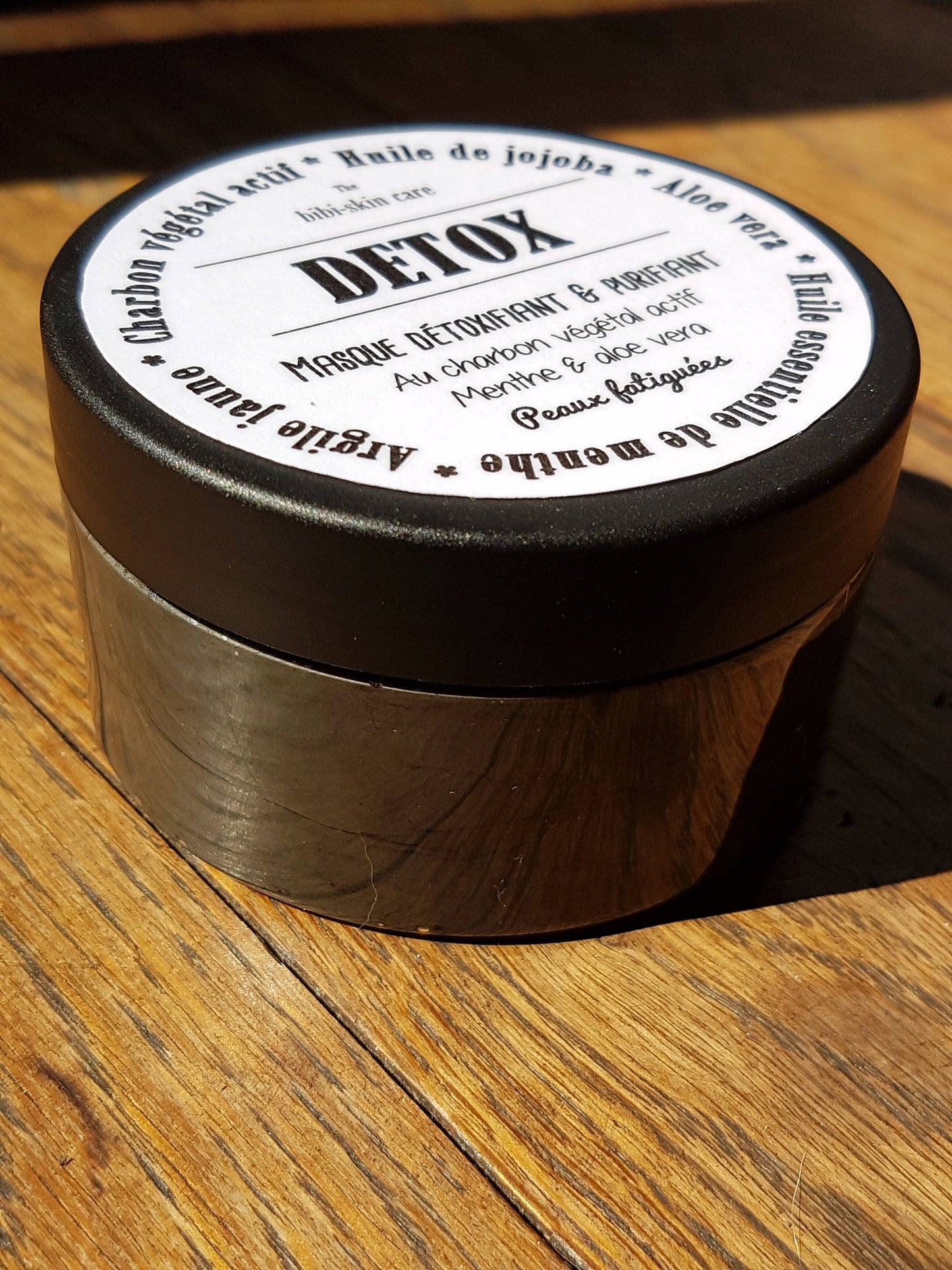 Le "Detox", masque visage détoxifiant et purifiant, au charbon végétal actif, argile jaune, huile de jojoba, glycérine, aloe vera et menthe