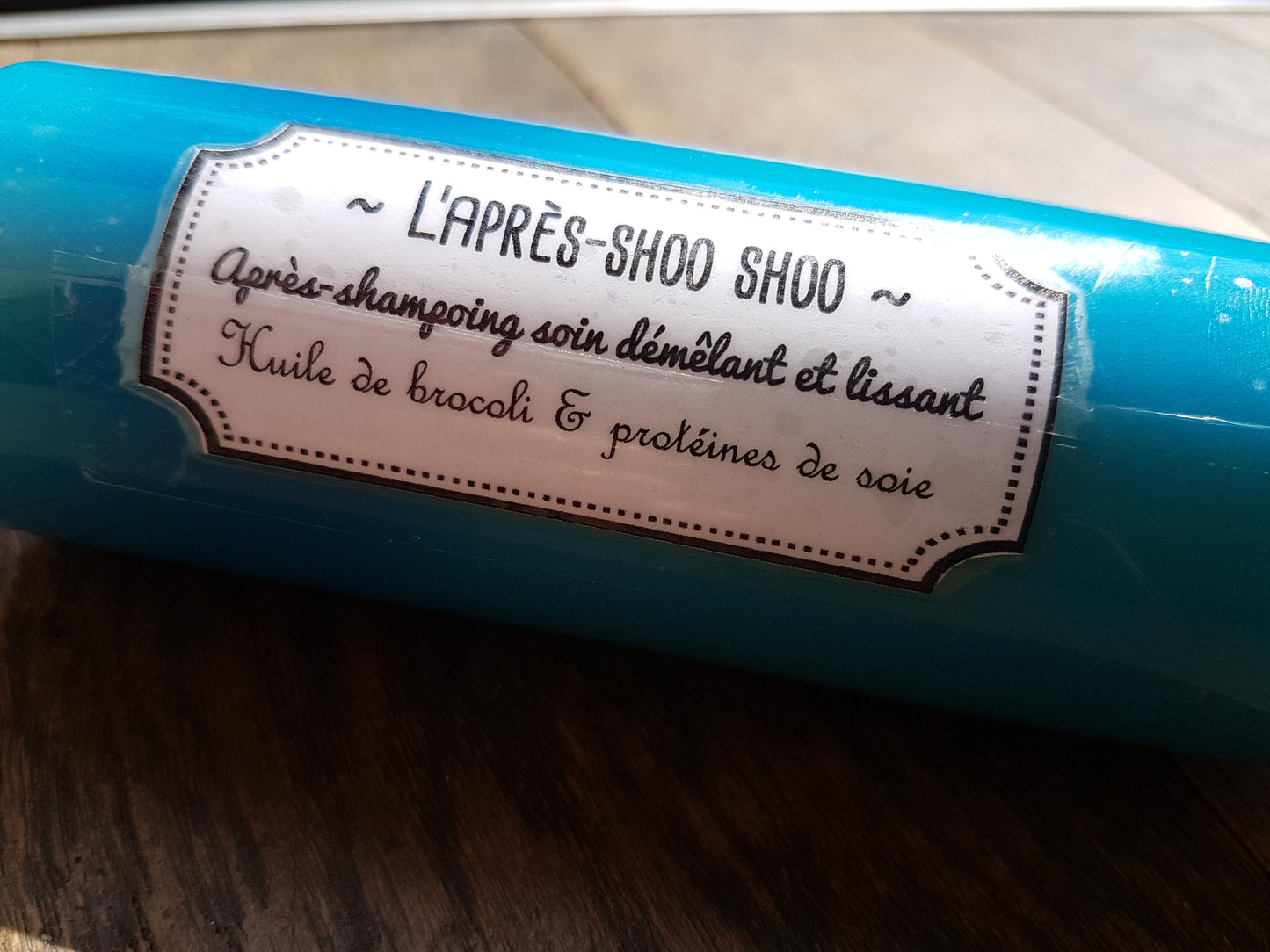 L'après-shampoing "Après-shoo-shoo", soin lissant et démêlant, huile de brocoli et protéines de soie