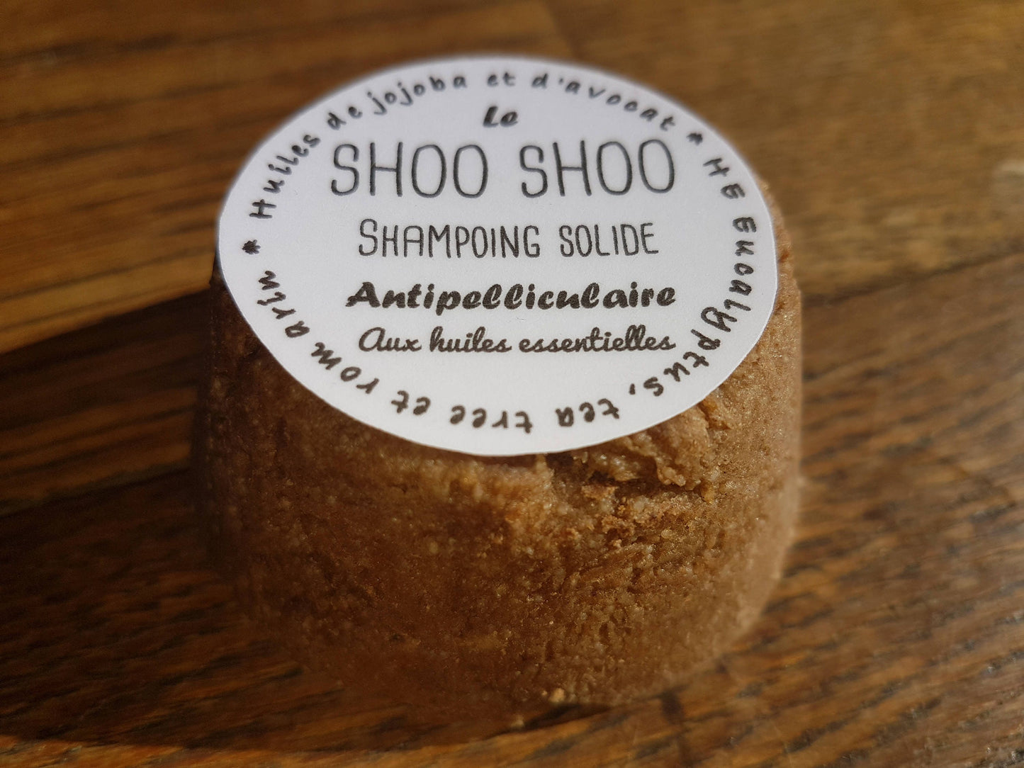 Le "Shoo Shoo antipelliculaire", shampoing solide artisanal aux huiles essentielles de romarin, de tea tree et d'eucalyptus contre les pellicules