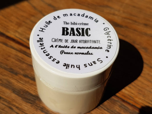 La "Basic", crème de jour hydratante minimaliste mais divine à l'huile de macadamia