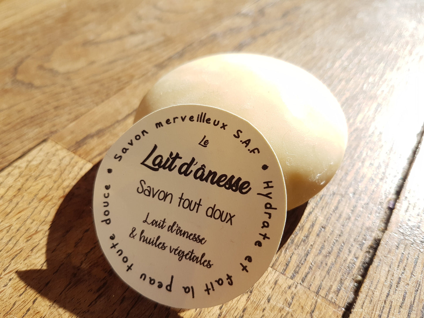Le "Lait d'ânesse", savon artisanal surgras saponifié à froid extra doux au lait d'ânesse et huiles végétales pour les peaux sèches et déshydratées
