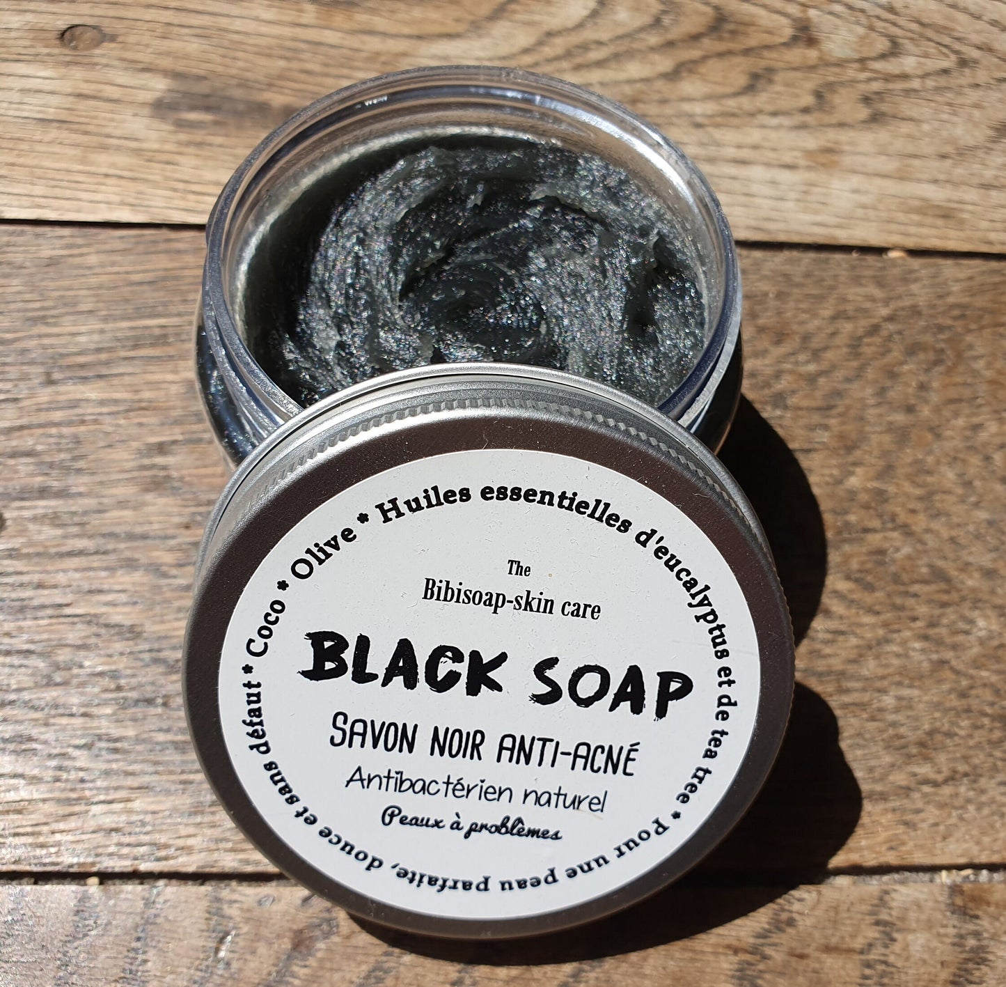 Le "Black soap", savon noir anti acné, savon-pâte mou beldi à l'huile d'olive et huiles essentielles purifiantes d'eucalyptus et d'arbre à thé