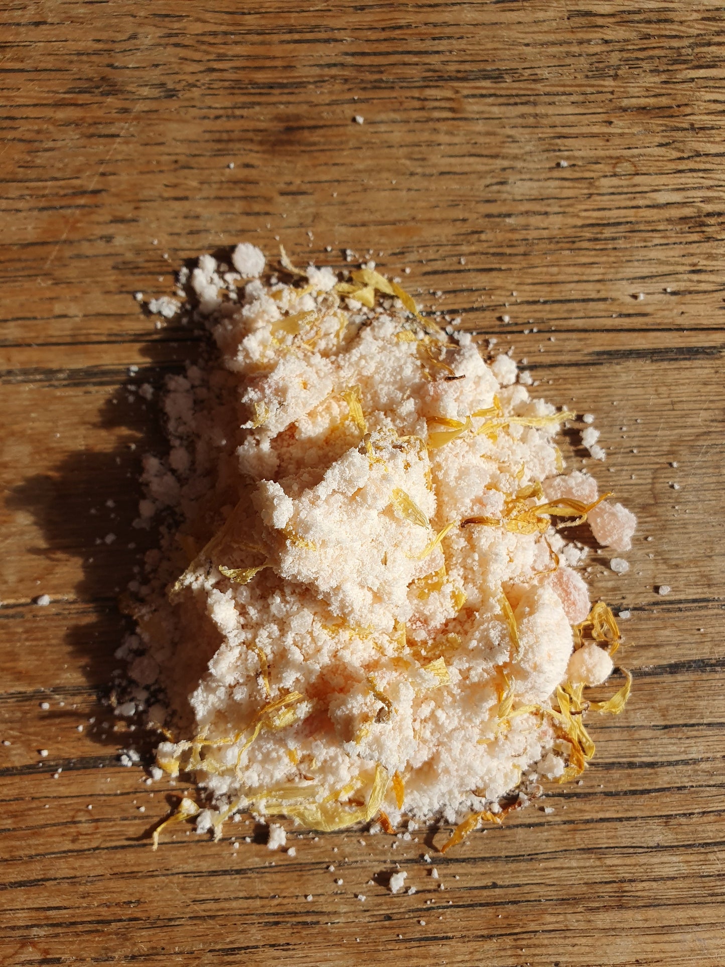 Sels de bain décontractants et reminéralisants "Fleurs d'oranger", à la fleur d'oranger, sel d'Epsom relaxant et fleurs de calendula