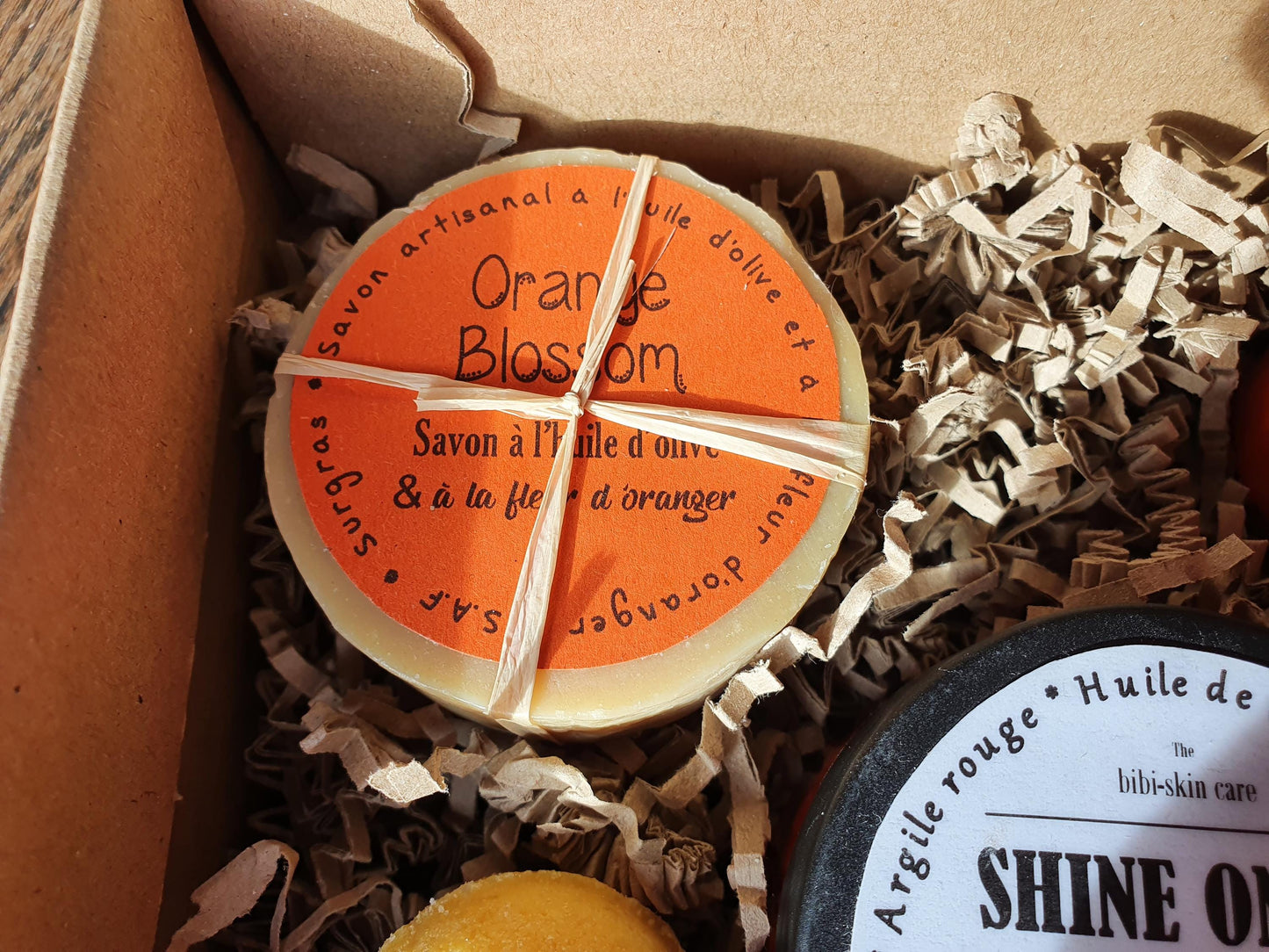 La "Sunny box", coffret ou boîte cadeau de soins complets pour une peau lumineuse et un teint éclatant