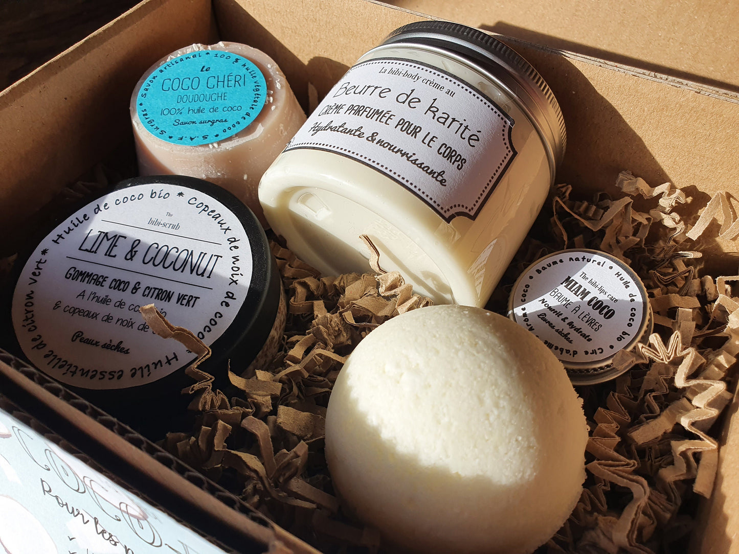 La "Coco-box", coffret ou boîte cadeau de soins complets ultra gourmands à la noix de coco