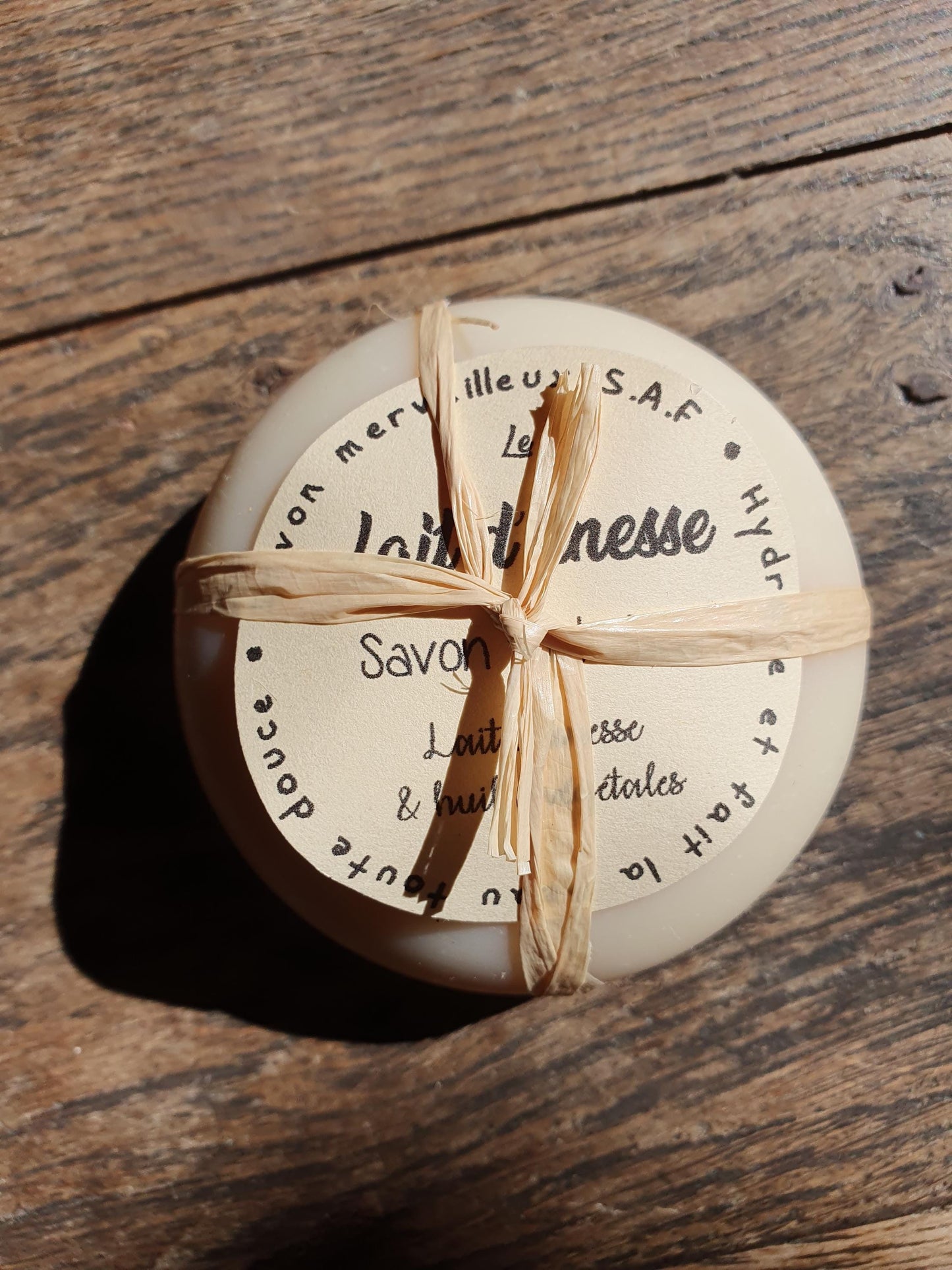 Le "Lait d'ânesse", savon artisanal surgras saponifié à froid extra doux au lait d'ânesse et huiles végétales pour les peaux sèches et déshydratées