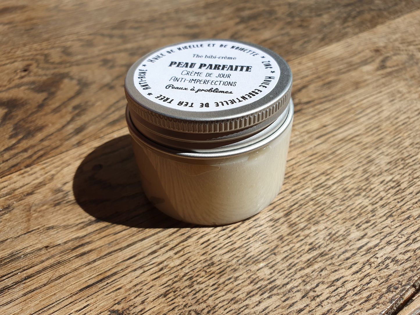 La "Peau parfaite", crème de jour légère zéro bouton anti acné à l'huile essentielle de tea tree, huiles de noisette et nigelle
