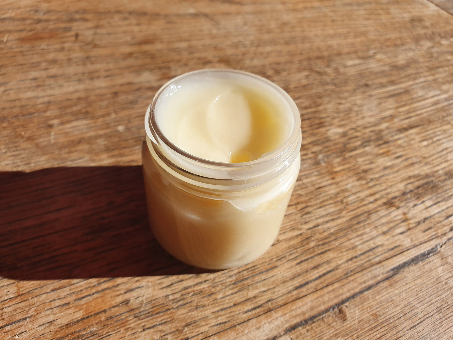 La "Honey night long", crème de nuit régénérante et nourrissante au miel, aux huiles d'argan et de germes de blé