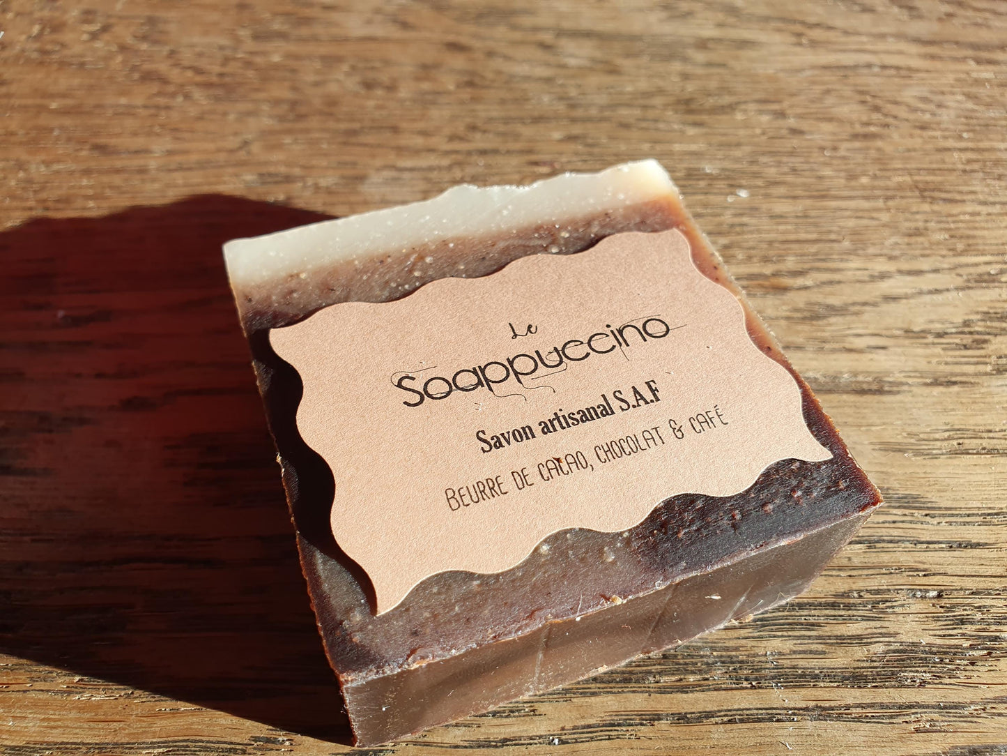 Le "Soappuccino", savon artisanal surgras saponifié à froid marbré au chocolat, café, huiles végétales et beurre de cacao
