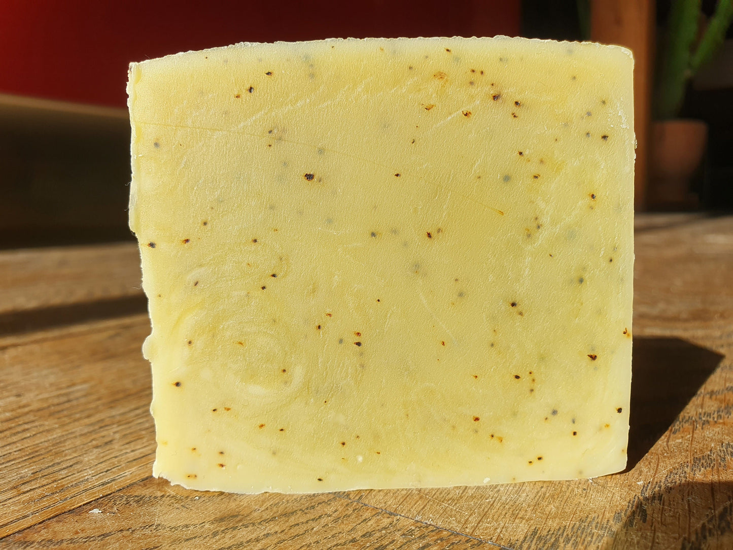 Le "Myster Amber", savon artisanal surgras saponifié à froid à l'ambre, au thé et au beurre de karité pour ces messieurs (et dames aussi d'ailleurs)