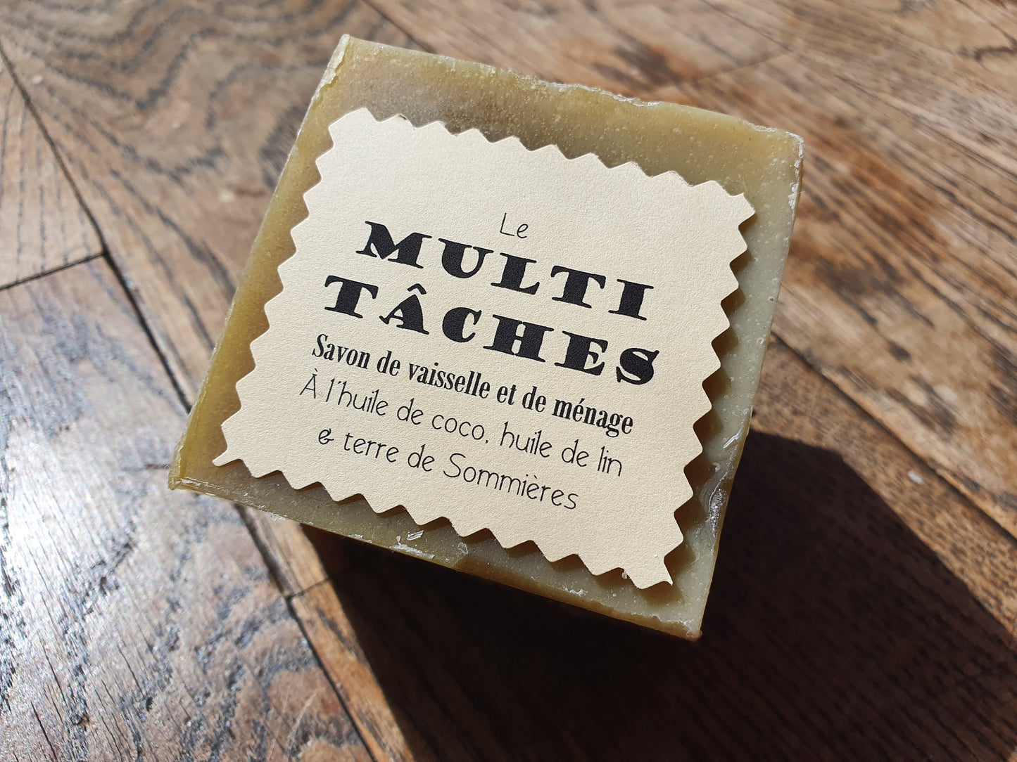 Le "Multi-tâches", savon de vaisselle et de ménage ultra-dégraissant et moussant à l'huile de lin, coco et terre de Sommières