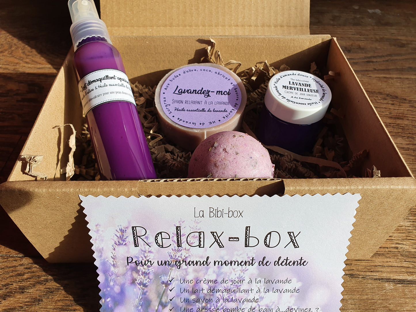La "Relax-box", coffret ou boîte cadeau de soins complets à la lavande pour un grand moment de détente