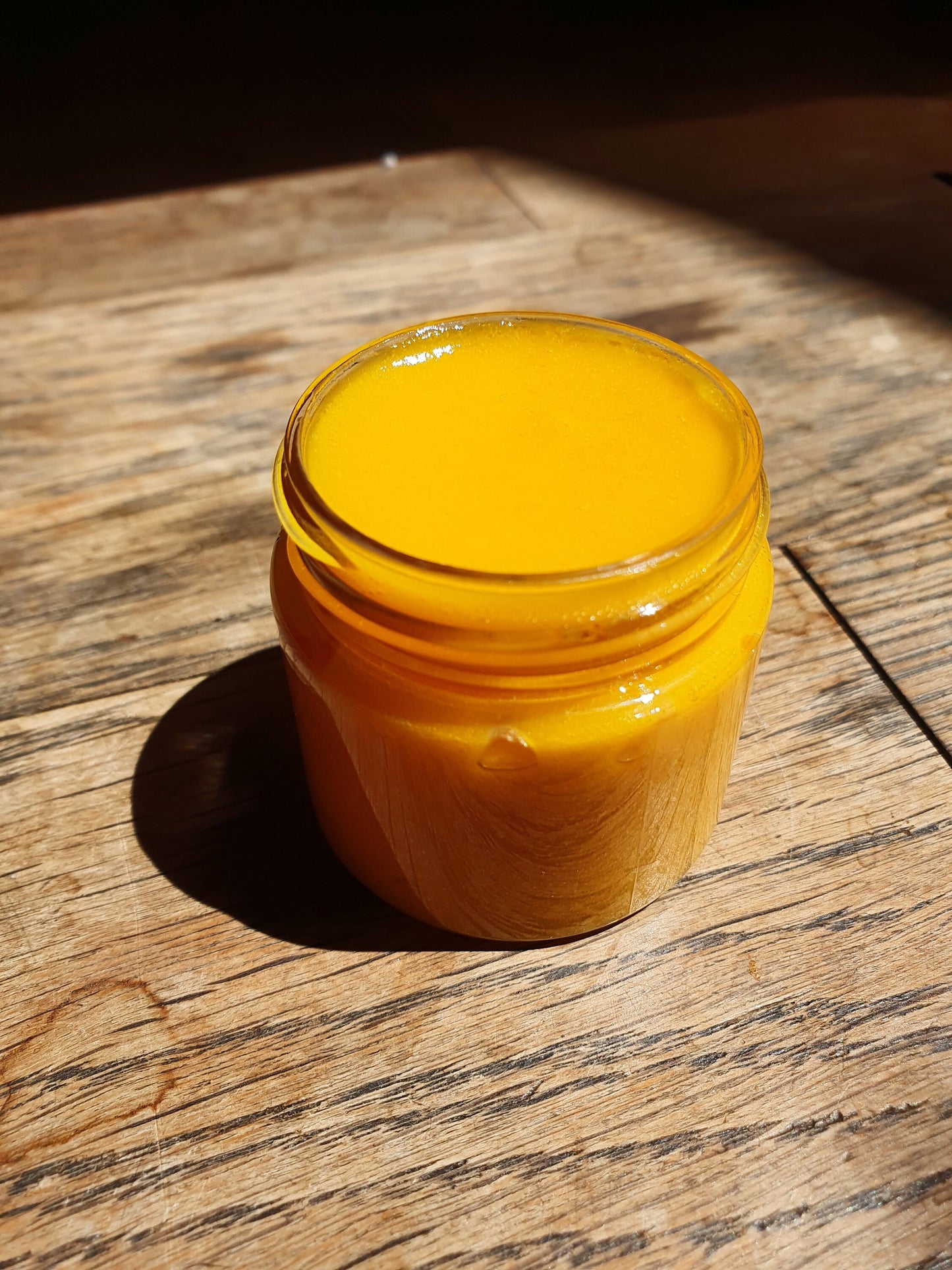 La "Light me up", crème de jour éclat du teint à l'huile de buriti, au macérât de carotte et huile essentielle de géranium peaux ternes