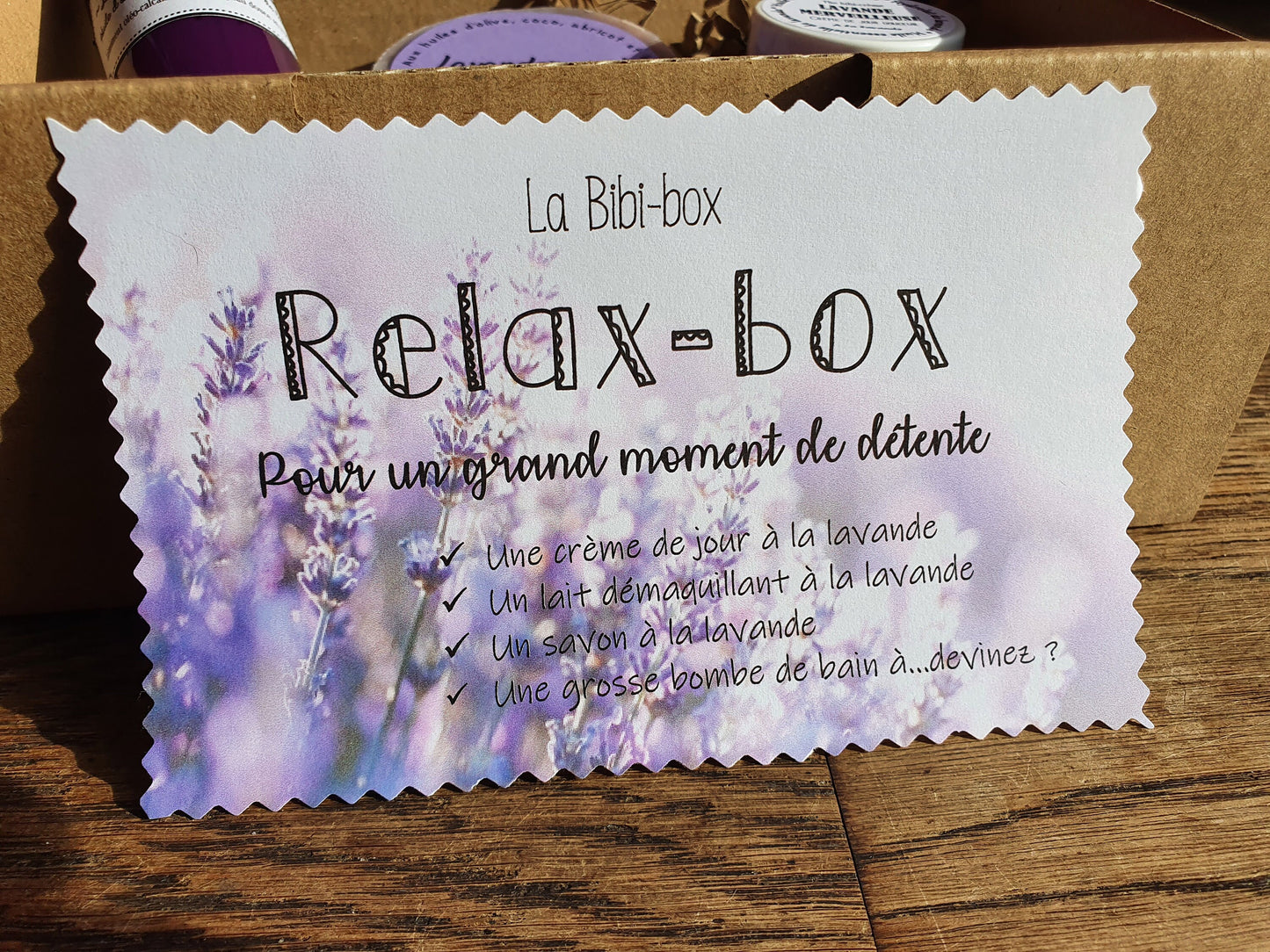 La "Relax-box", coffret ou boîte cadeau de soins complets à la lavande pour un grand moment de détente
