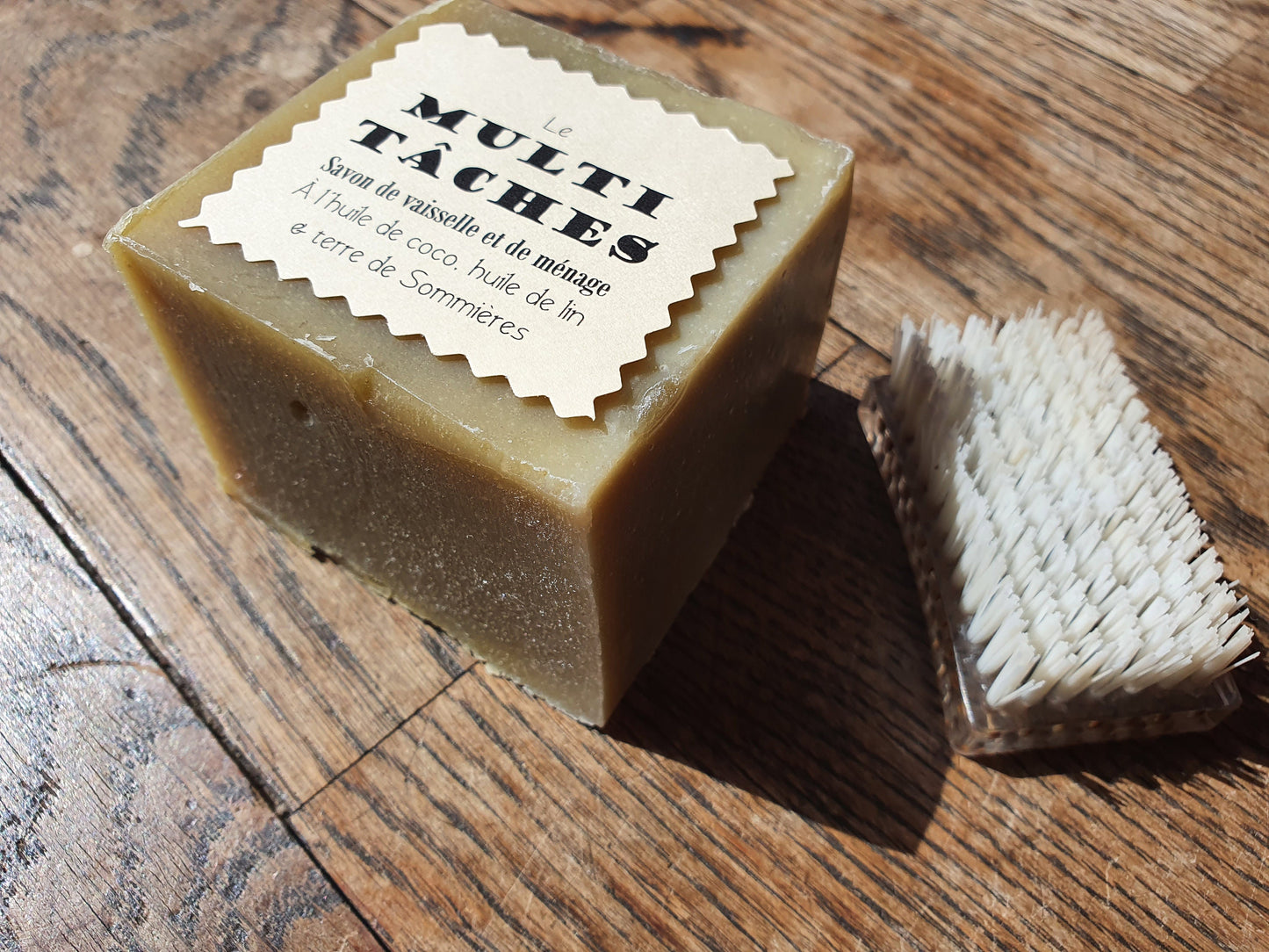 Le "Multi-tâches", savon de vaisselle et de ménage ultra-dégraissant et moussant à l'huile de lin, coco et terre de Sommières