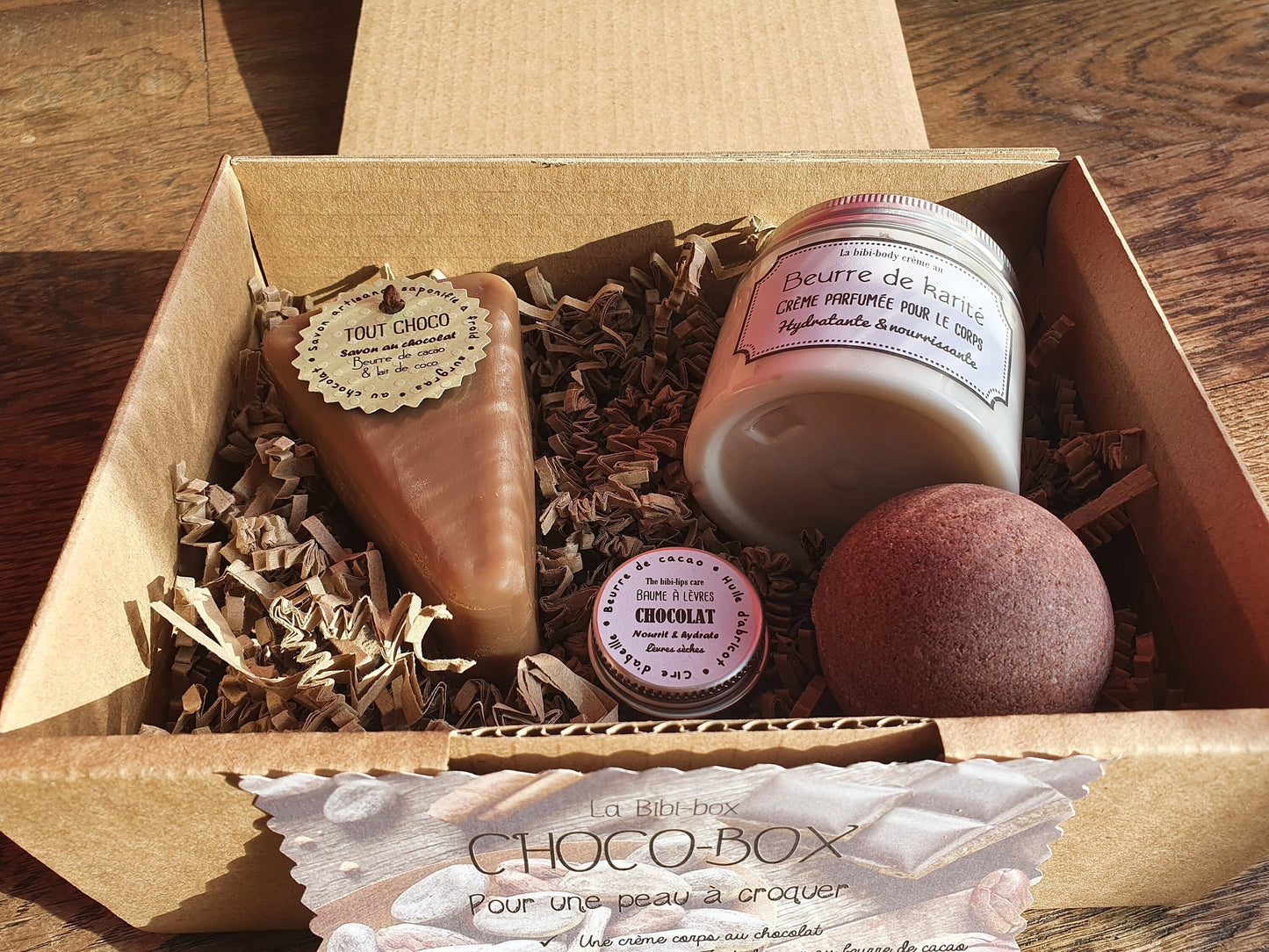 La "Choco-box", coffret ou boîte cadeau de soins complets au beurre de cacao pour les peaux gourmandes