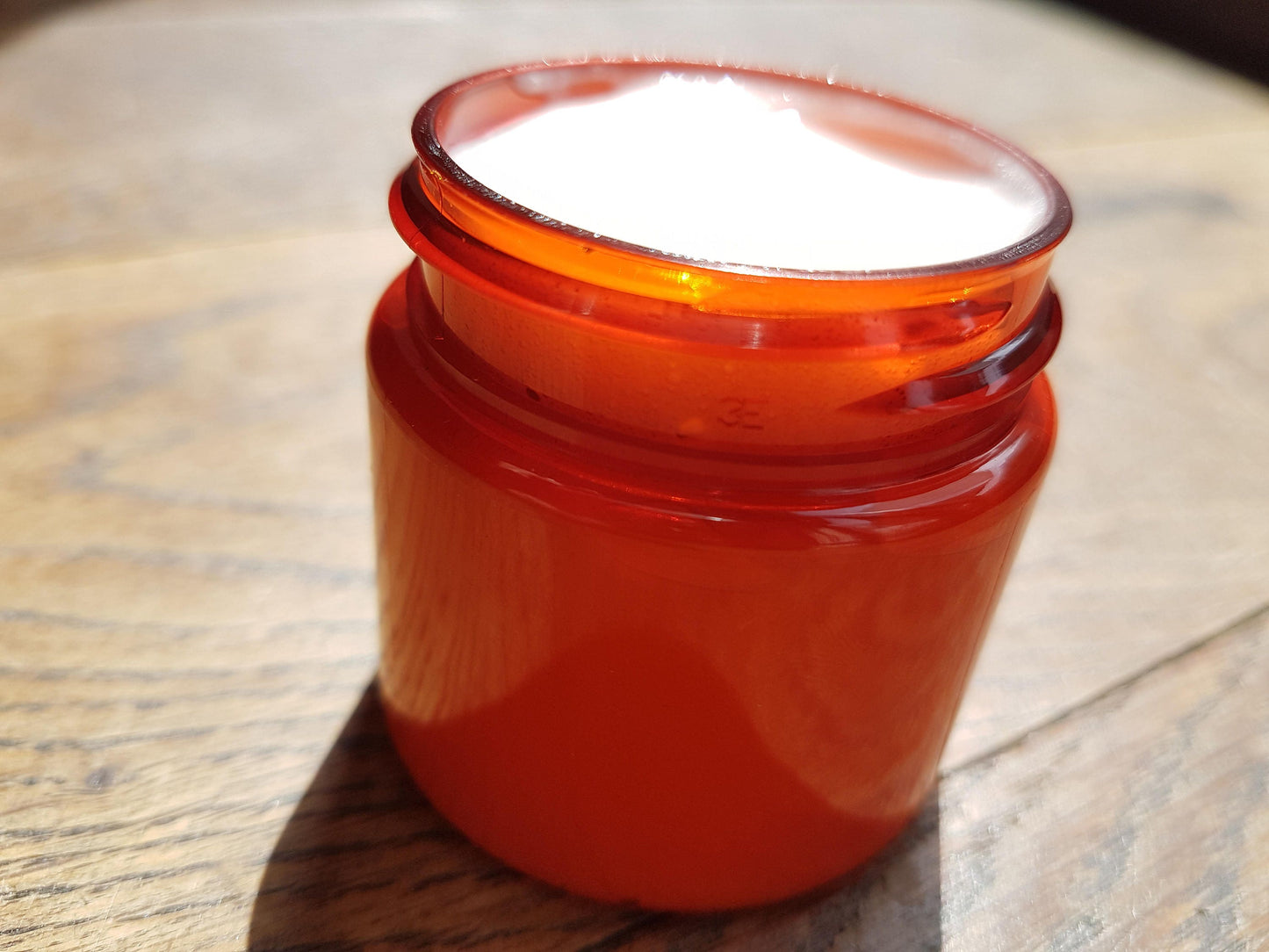 La "Light me up", crème de jour éclat du teint à l'huile de buriti, au macérât de carotte et huile essentielle de géranium peaux ternes