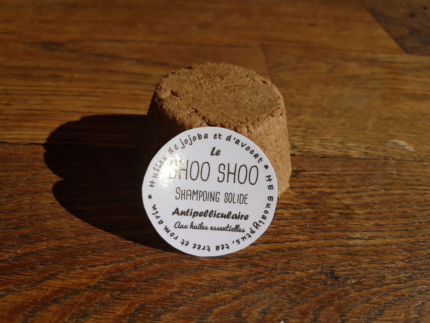 Le "Shoo Shoo antipelliculaire", shampoing solide artisanal aux huiles essentielles de romarin, de tea tree et d'eucalyptus contre les pellicules