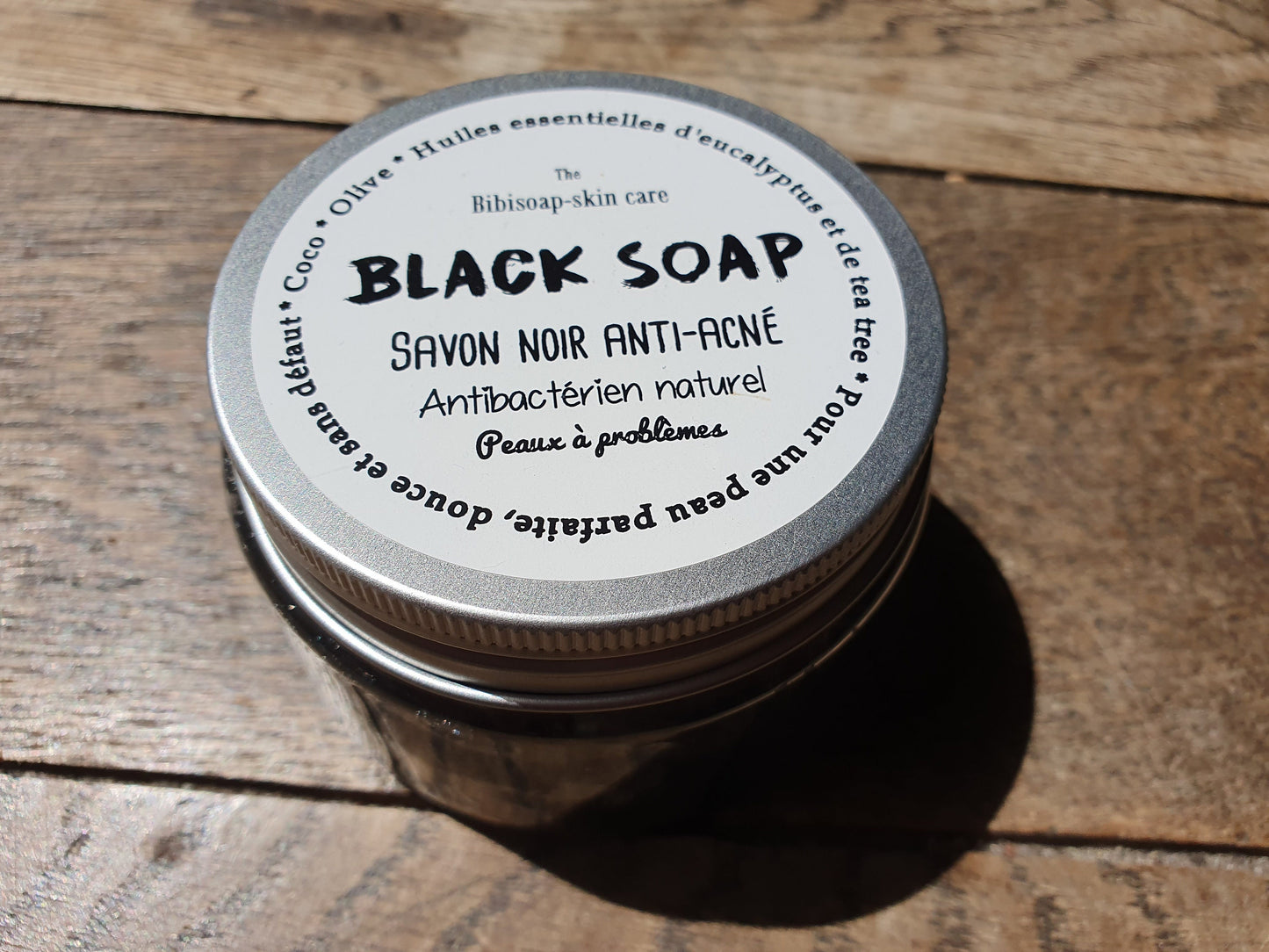 Le "Black soap", savon noir anti acné, savon-pâte mou beldi à l'huile d'olive et huiles essentielles purifiantes d'eucalyptus et d'arbre à thé