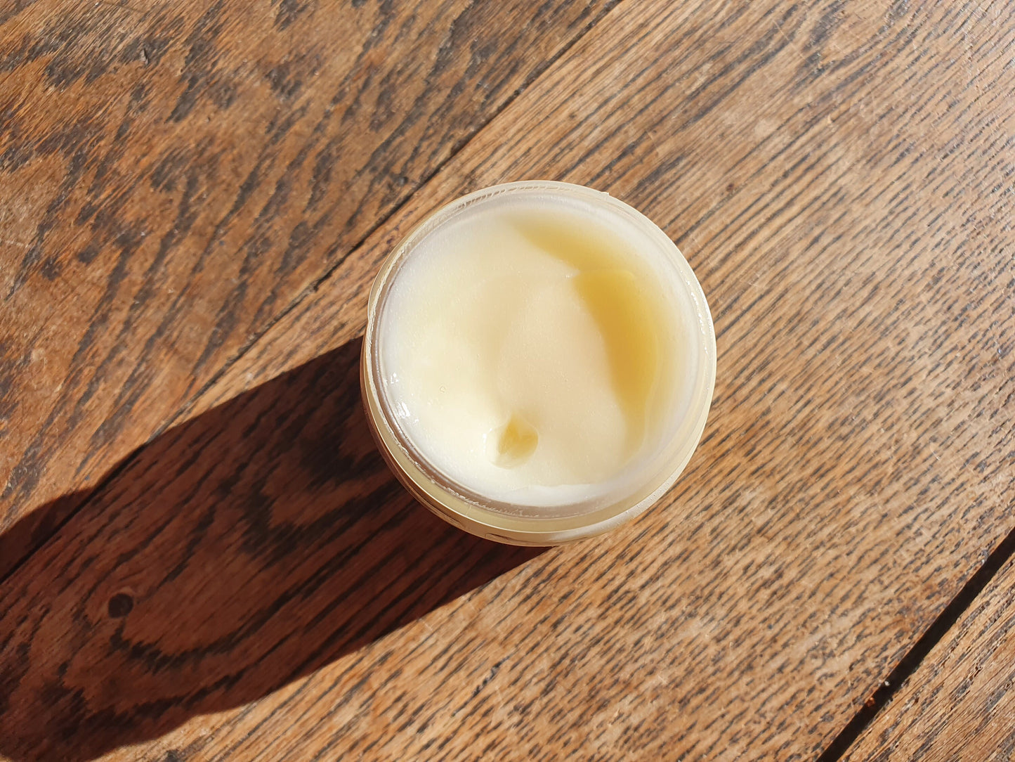 La "Honey night long", crème de nuit régénérante et nourrissante au miel, aux huiles d'argan et de germes de blé
