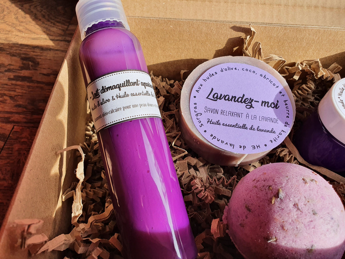 La "Relax-box", coffret ou boîte cadeau de soins complets à la lavande pour un grand moment de détente