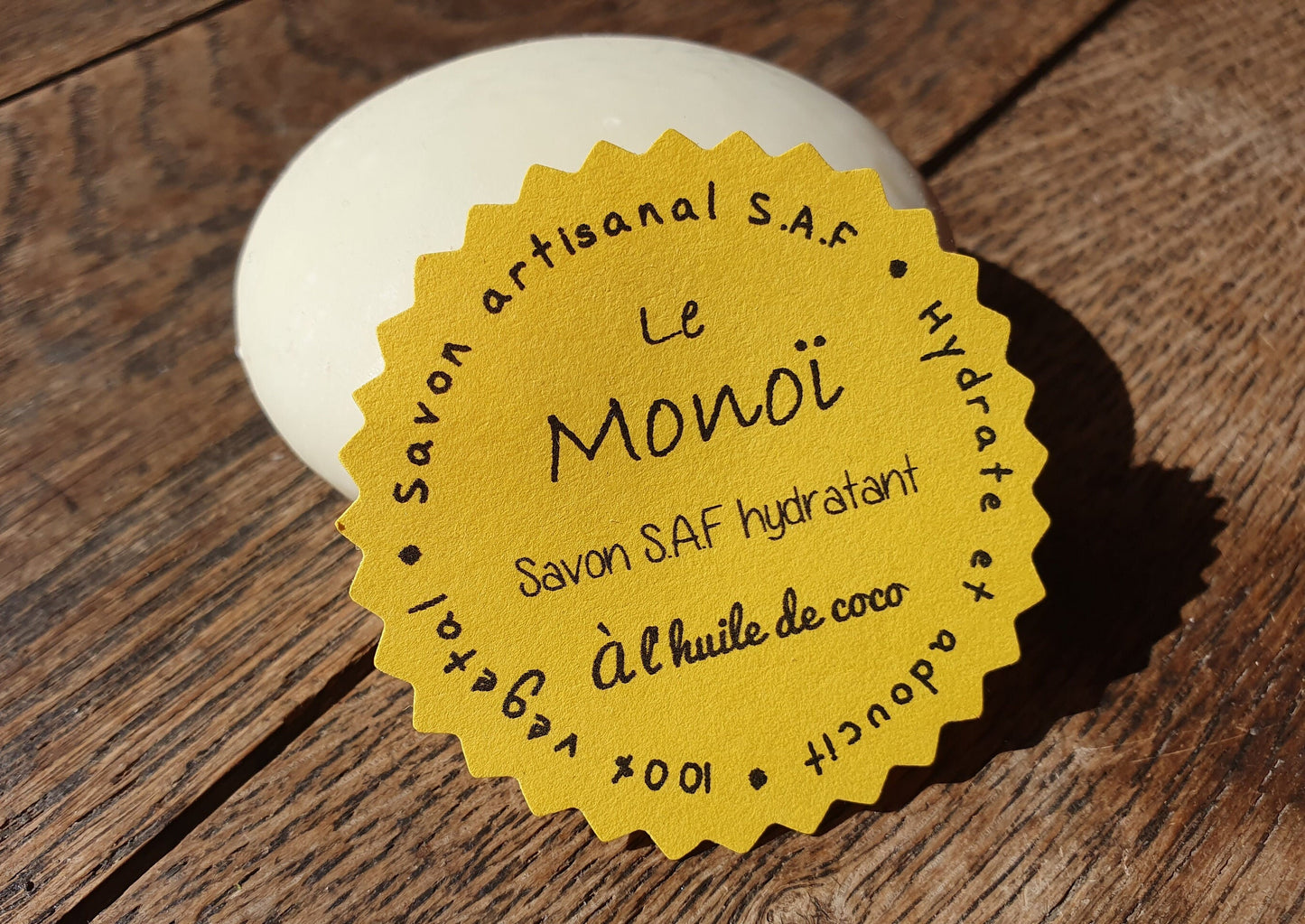 Le "Monoï", savon artisanal surgras saponifié à froid aux huiles végétales de coco, olive et parfumé au monoï