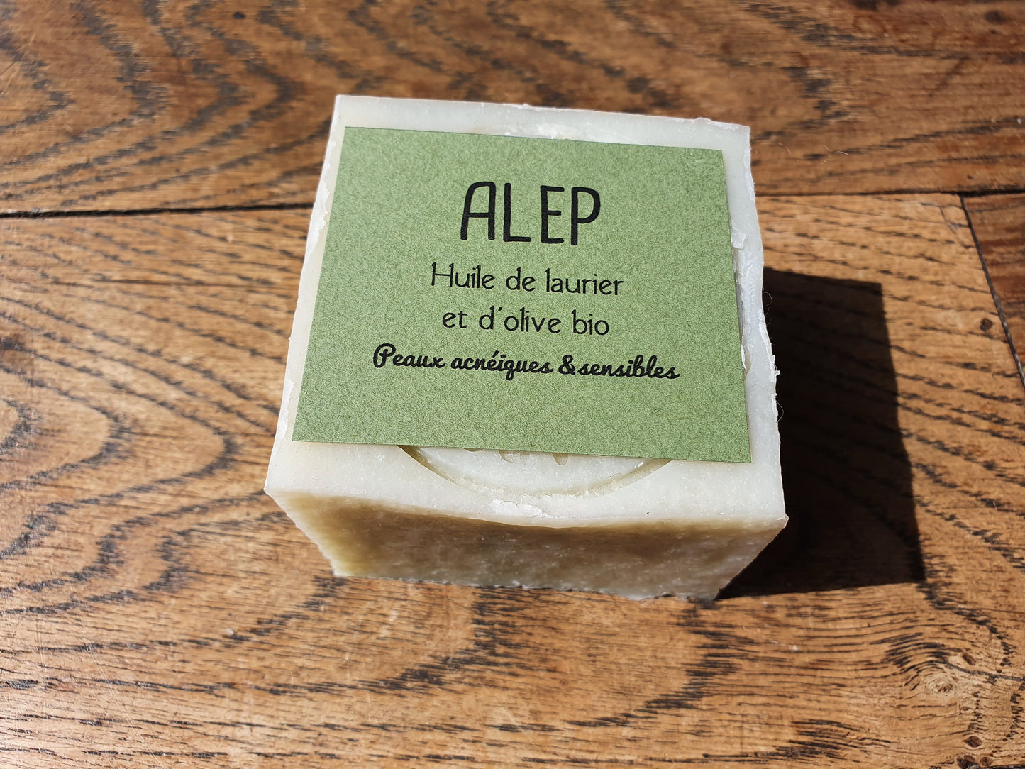 L'"Alep de Buzet", savon artisanal surgras saponifié à froid à l'huile de laurier et d'olive spécial peaux sensibles