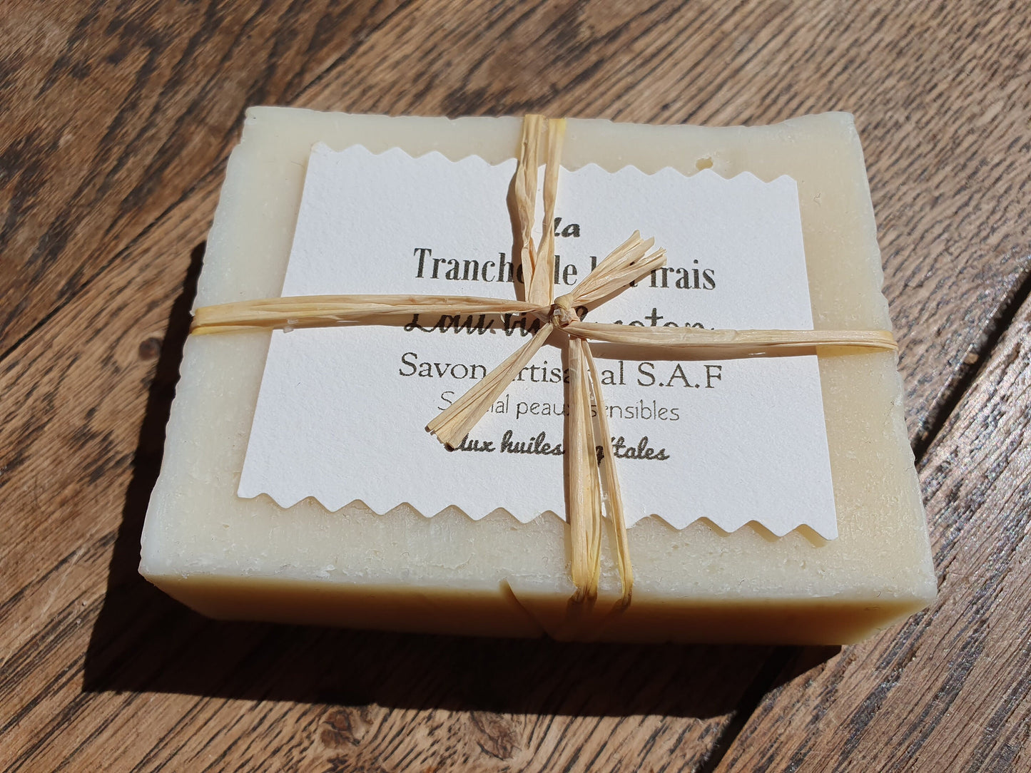 Le "Handy Crush", savon artisanal surgras saponifié à froid désincrustant à la polenta, graines de pavot et huiles végétales pour les mains cuisinières ou bricoleuses