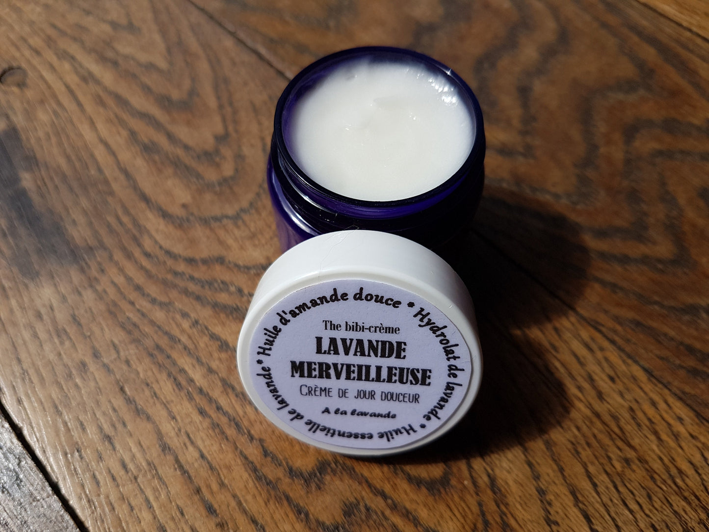 La "Lavande merveilleuse", crème de jour hydratation et douceur à la lavande et à l'huile d'amande douce spécial peaux sensibles