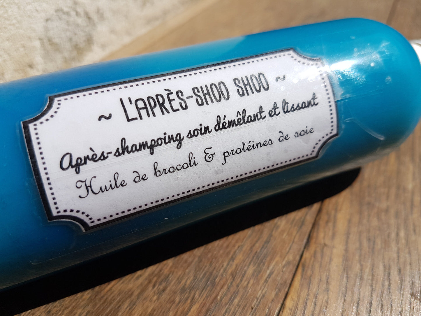 L'après-shampoing "Après-shoo-shoo", soin lissant et démêlant, huile de brocoli et protéines de soie