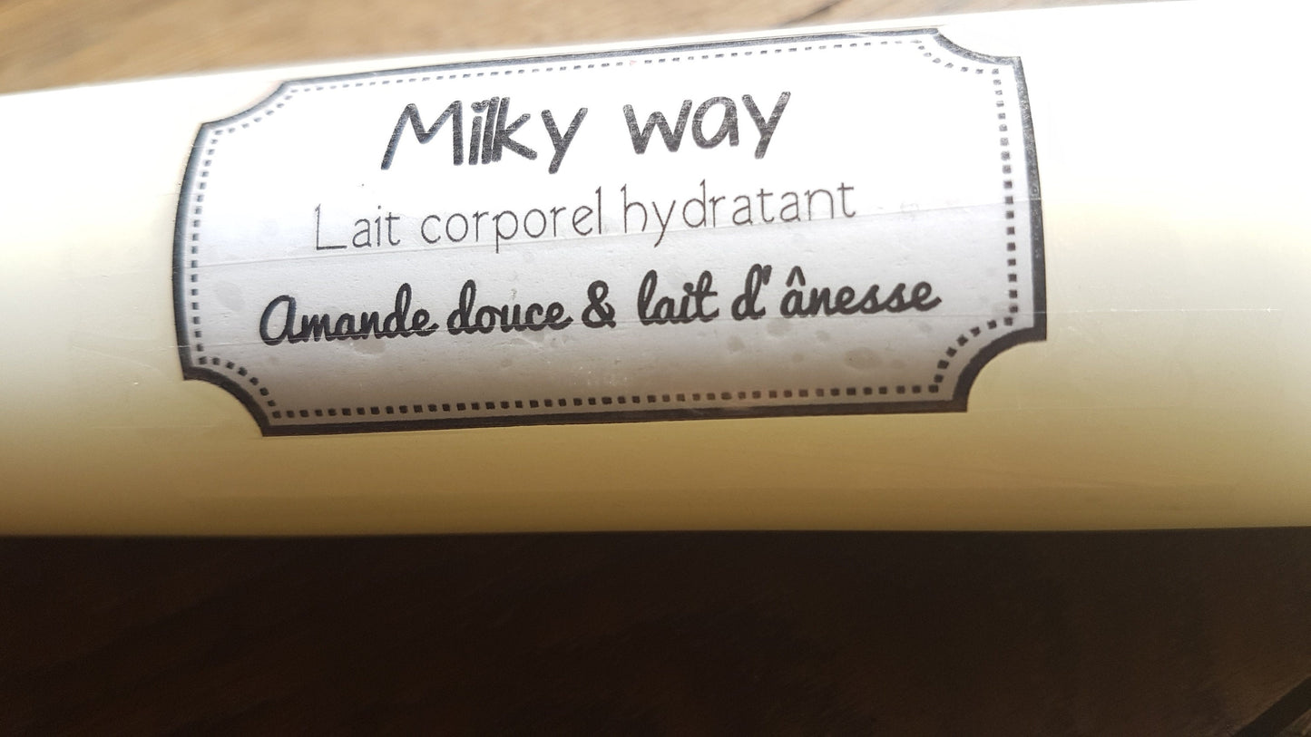 Le "Milky Way", lait corporel fluide pour le corps au lait d'ânesse et à l'huile d'amande douce hydratant et apaisant