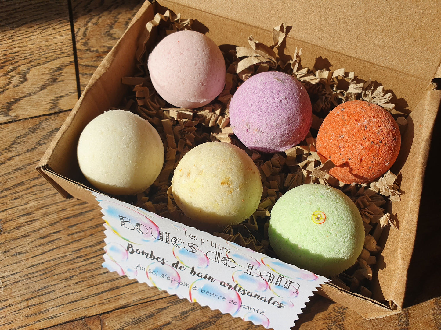 Les petites "Boules de bain", coffret de 6 petites bombes de bain artisanales, parfumées, hydratantes et effervescentes au beurre de karité et sel d'Epsom