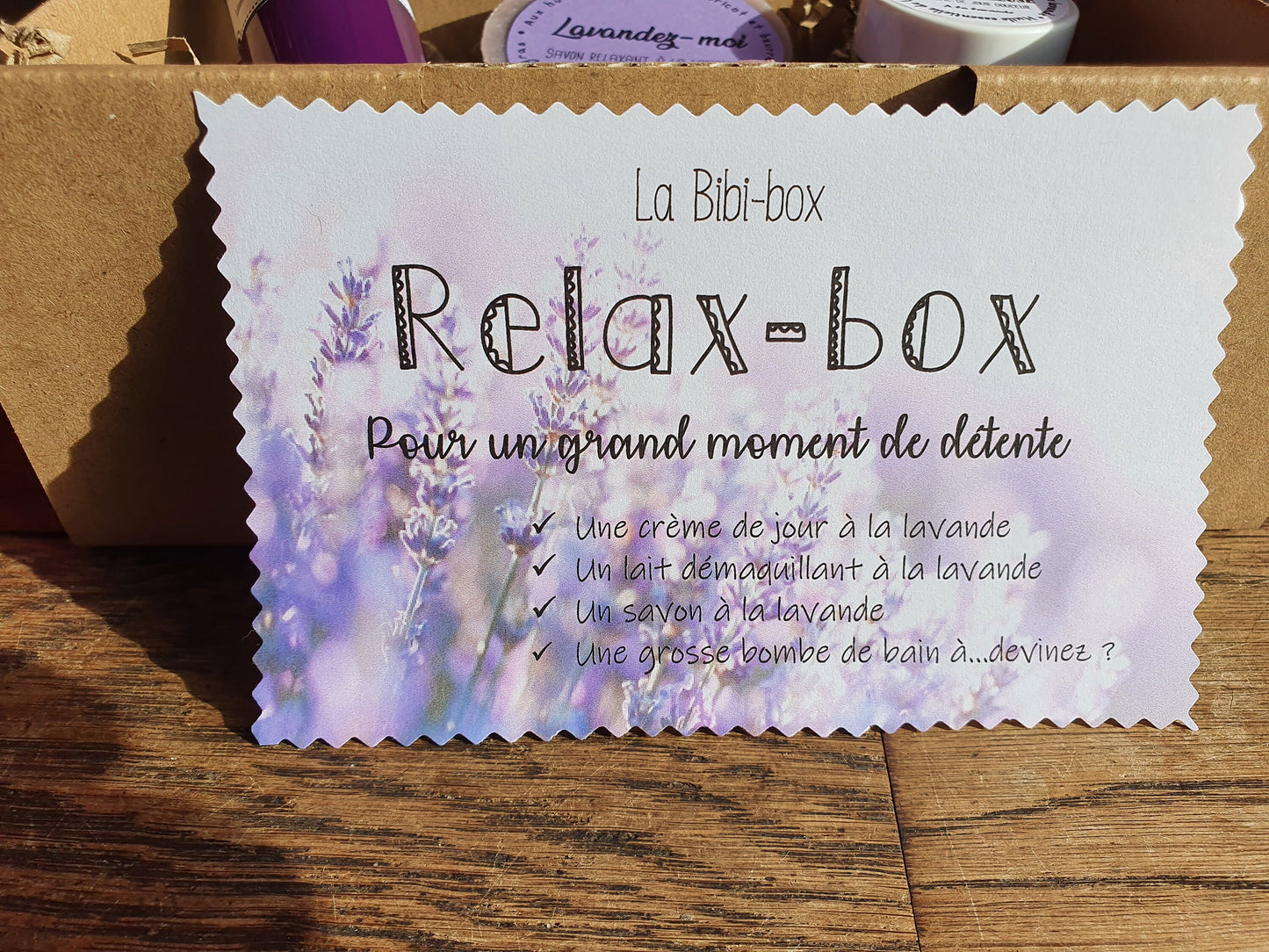 La "Relax-box", coffret ou boîte cadeau de soins complets à la lavande pour un grand moment de détente