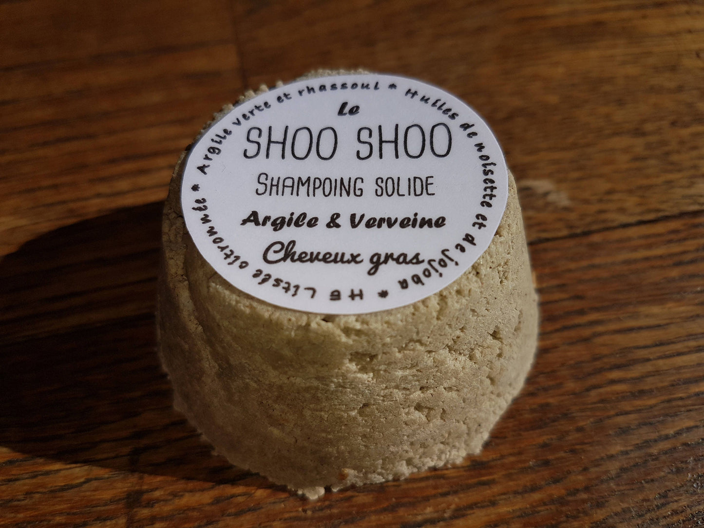 Le "Shoo Shoo cheveux gras", shampoing solide artisanal purifiant aux argiles, huile de noisette, jojoba et huile essentielle de litsée citronnée