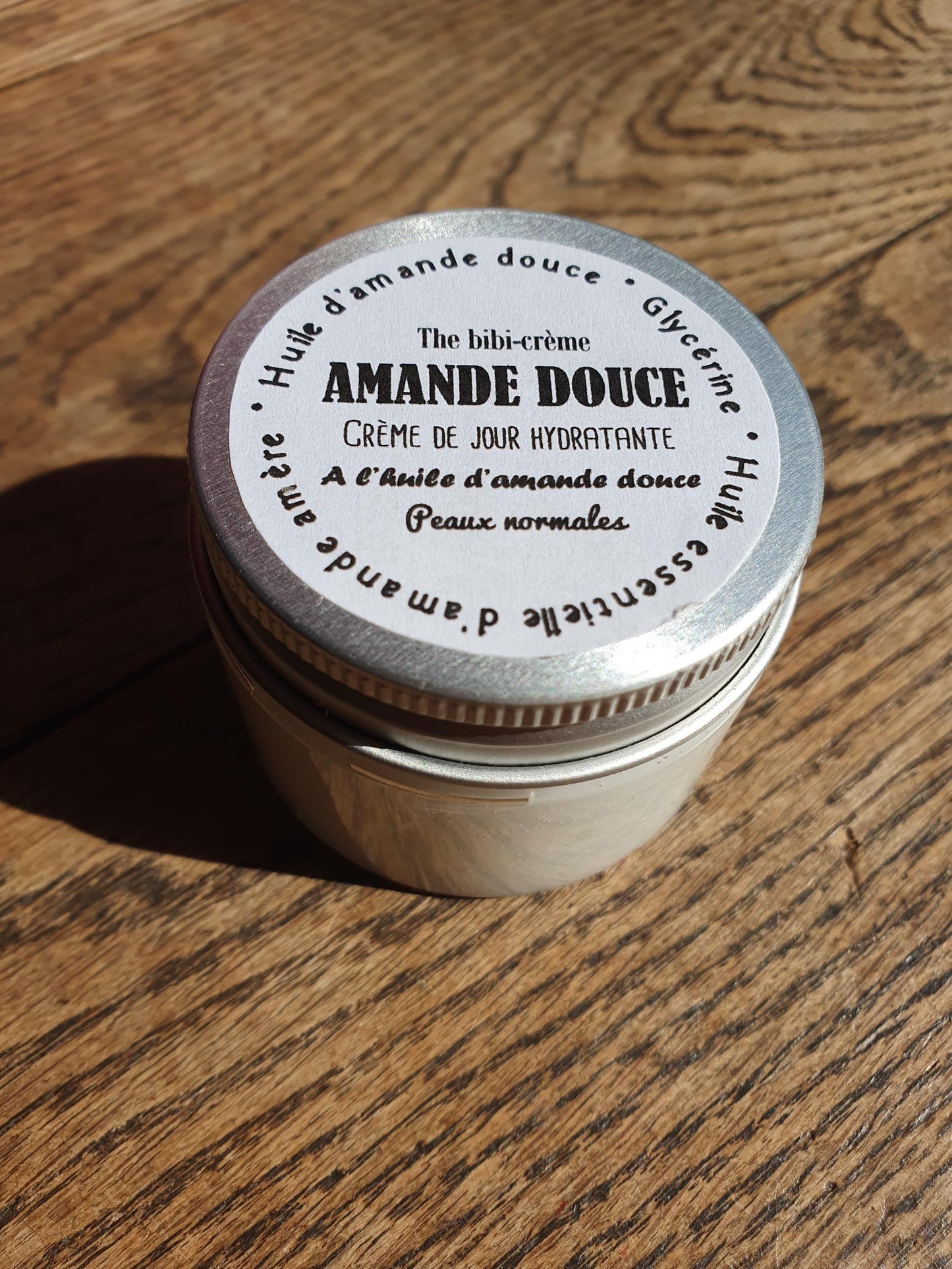La "Amande douce", crème de jour confort et hydratation à l'huile d'amande douce et à l'huile essentielle d'amande amère