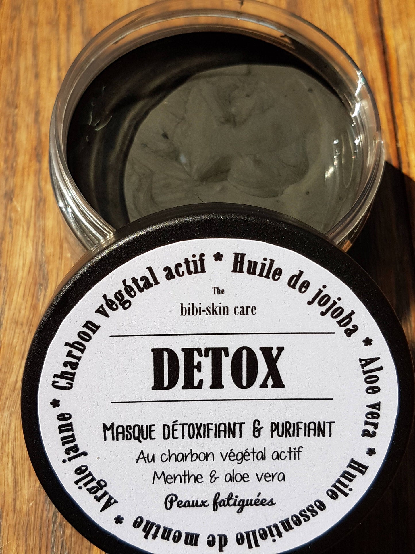 Le "Detox", masque visage détoxifiant et purifiant, au charbon végétal actif, argile jaune, huile de jojoba, glycérine, aloe vera et menthe