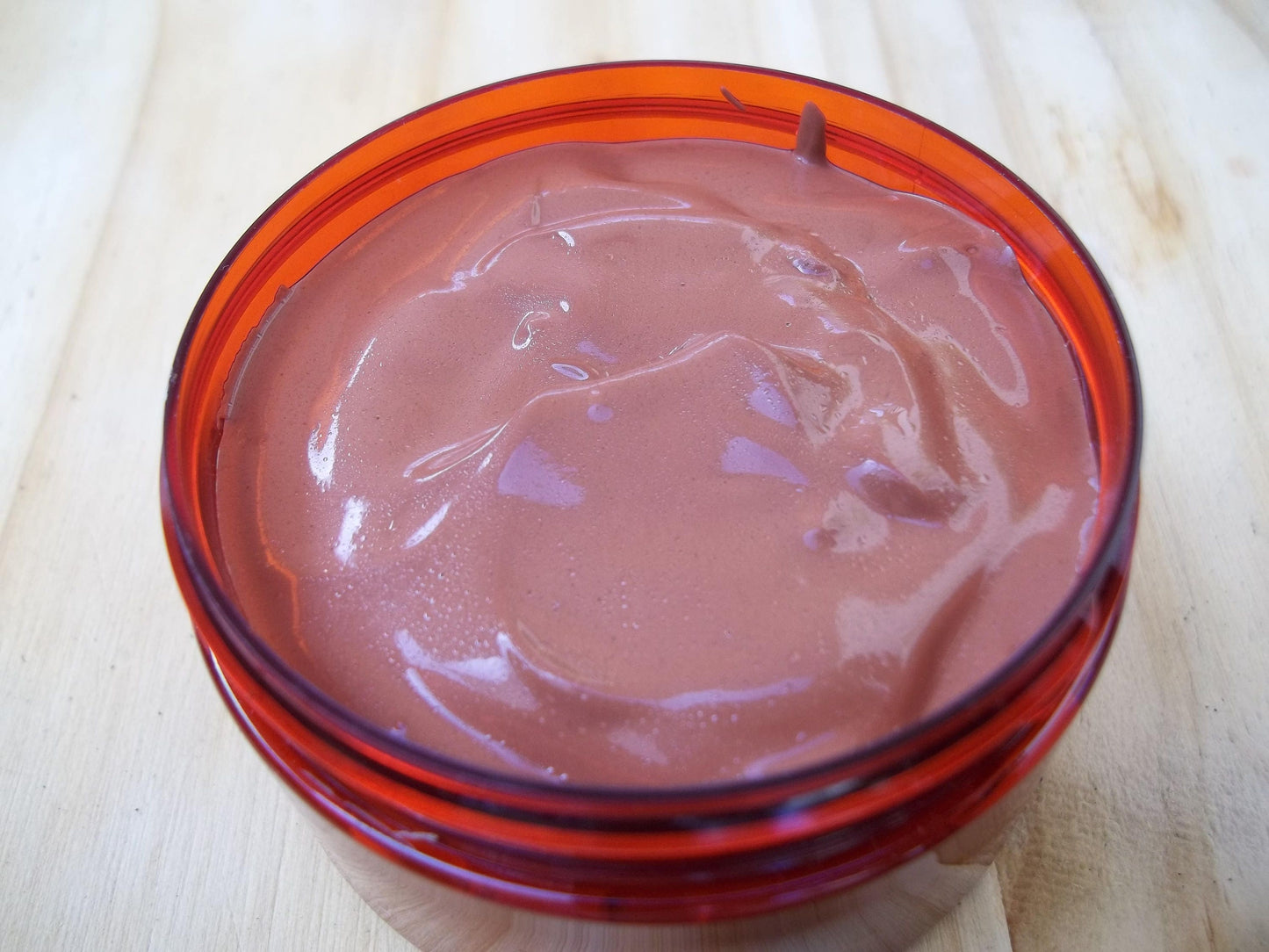 Le "Shine on me", masque pour une peau éclatante et lumineuse à l'argile rouge, à l'huile d'abricot, huile essentielle de géranium et de carotte
