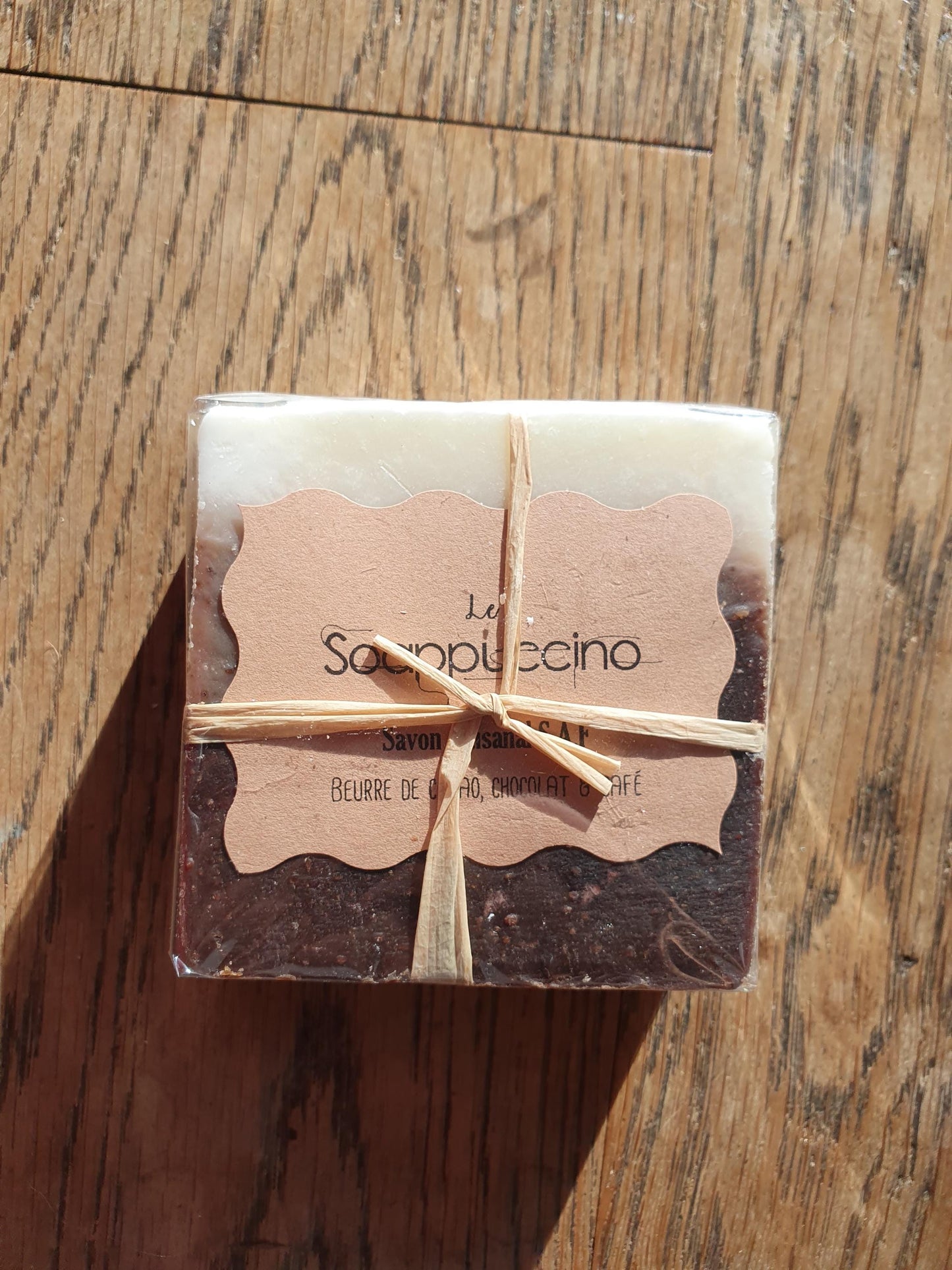 Le "Soappuccino", savon artisanal surgras saponifié à froid marbré au chocolat, café, huiles végétales et beurre de cacao