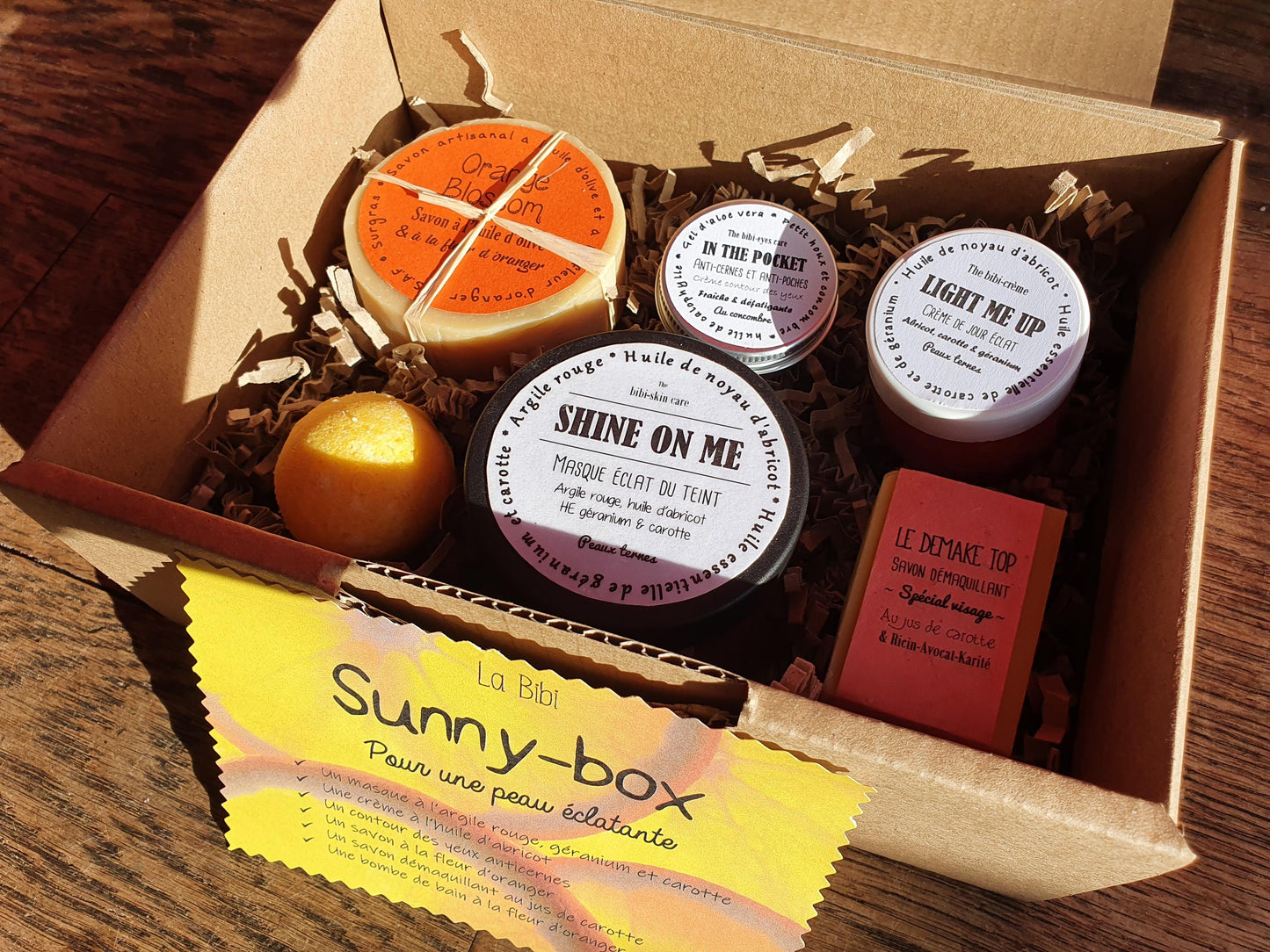 La "Sunny box", coffret ou boîte cadeau de soins complets pour une peau lumineuse et un teint éclatant