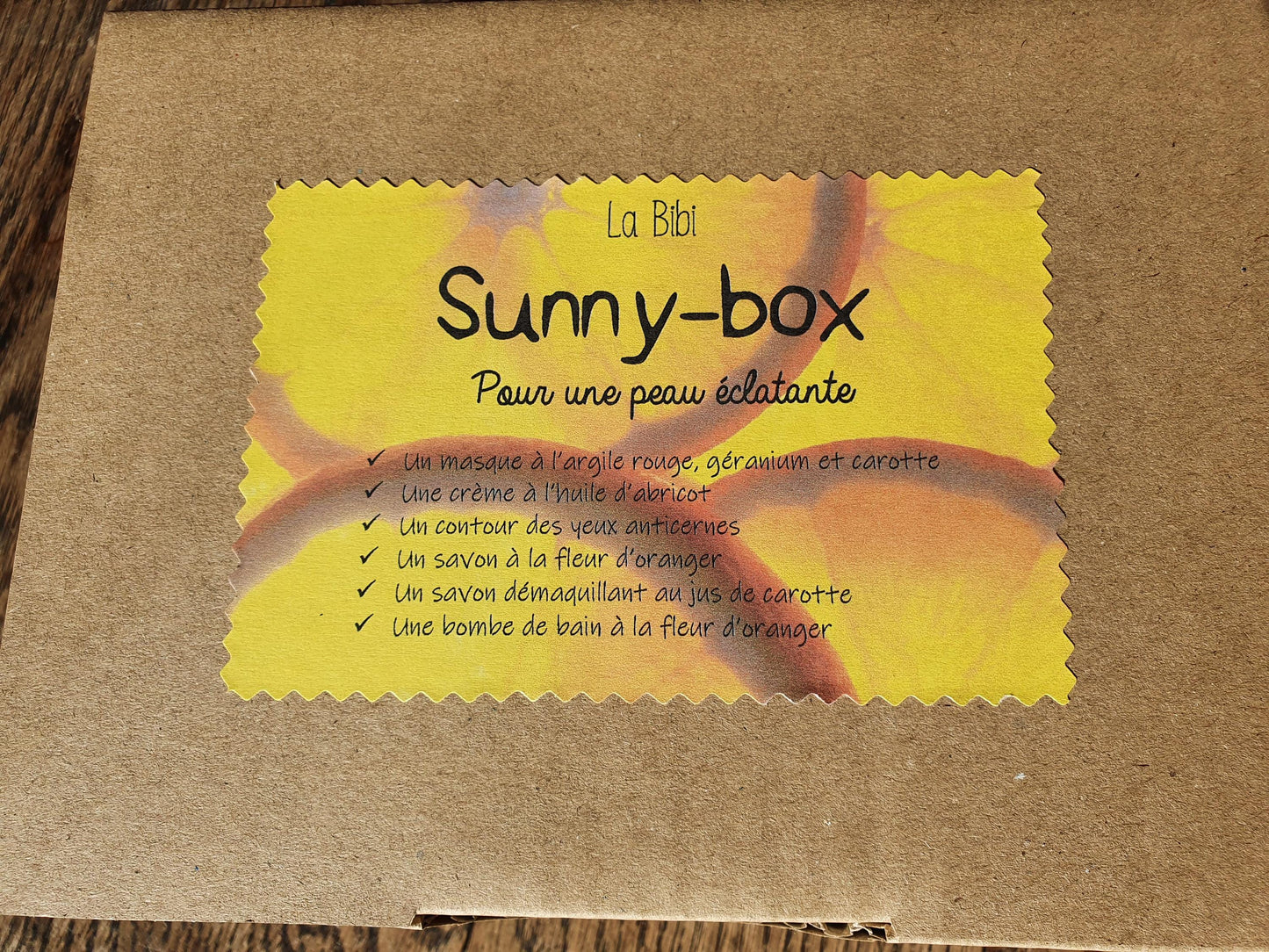 La "Sunny box", coffret ou boîte cadeau de soins complets pour une peau lumineuse et un teint éclatant