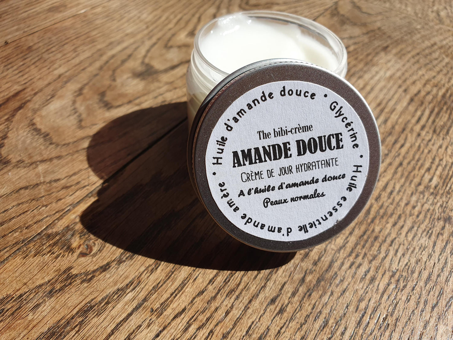 La "Amande douce", crème de jour confort et hydratation à l'huile d'amande douce et à l'huile essentielle d'amande amère