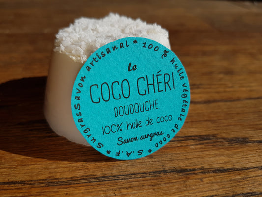 Le "Coco Chéri Doudouche", savon artisanal saponifié à froid très surgras 100% huile de coco et fragrance coco